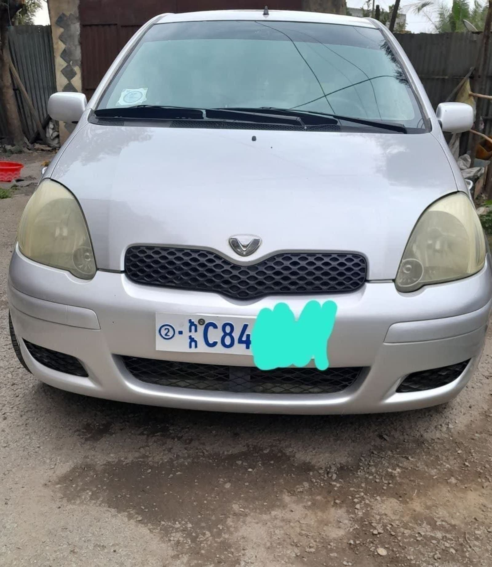 2002 Toyota Vitz โ photo 1