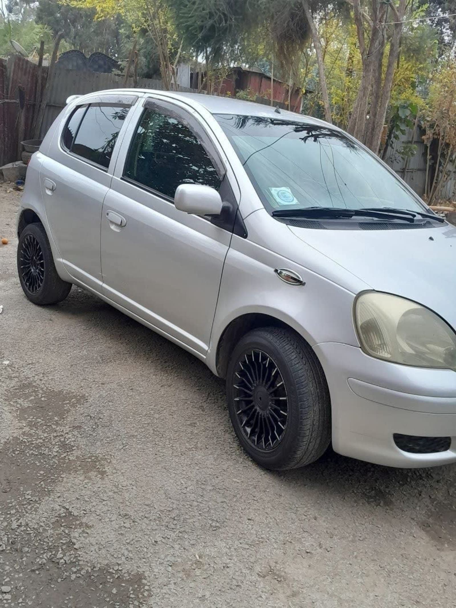 2002 Toyota Vitz โ photo 2
