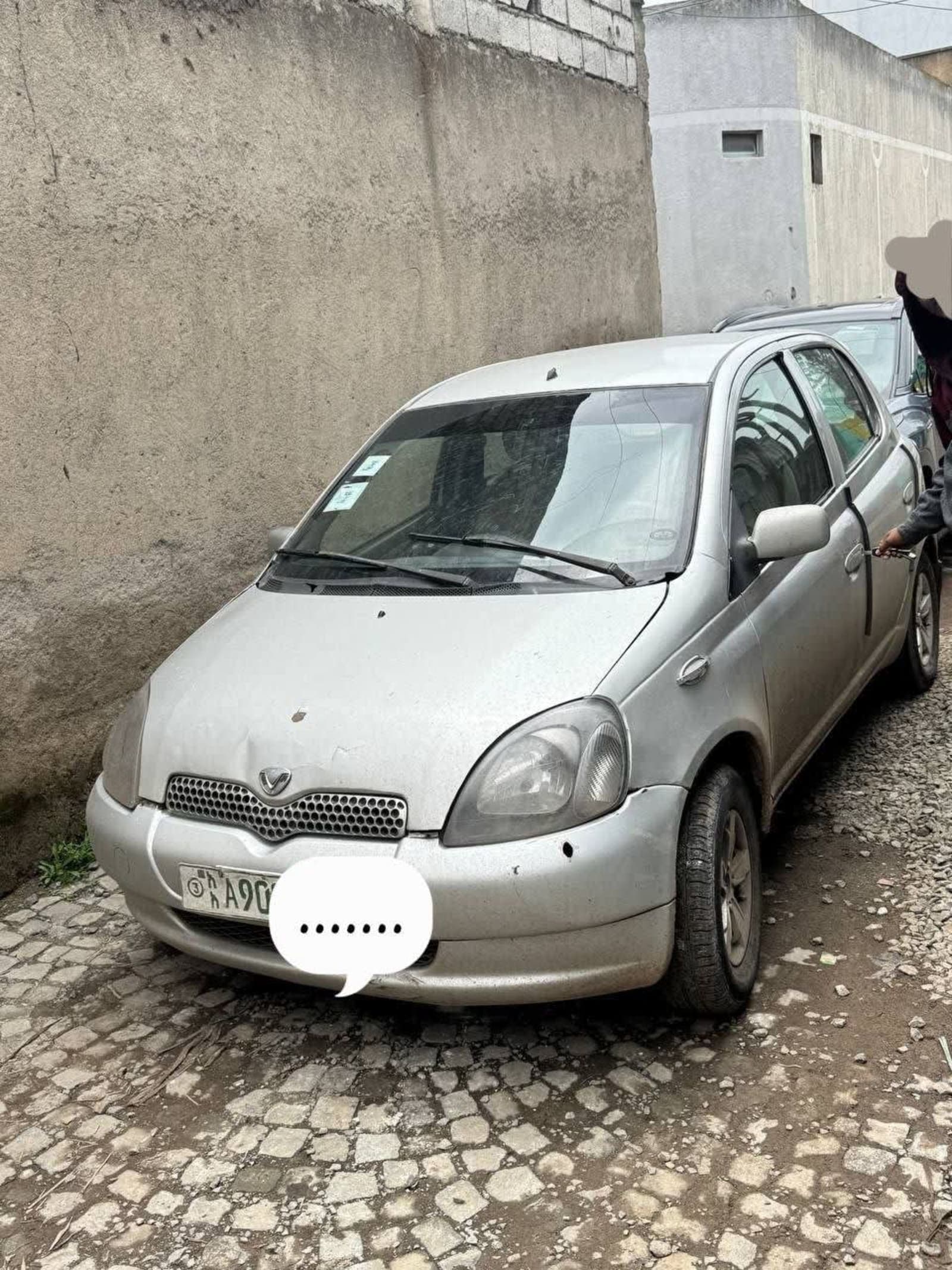 2001 Toyota Vitz โ photo 2