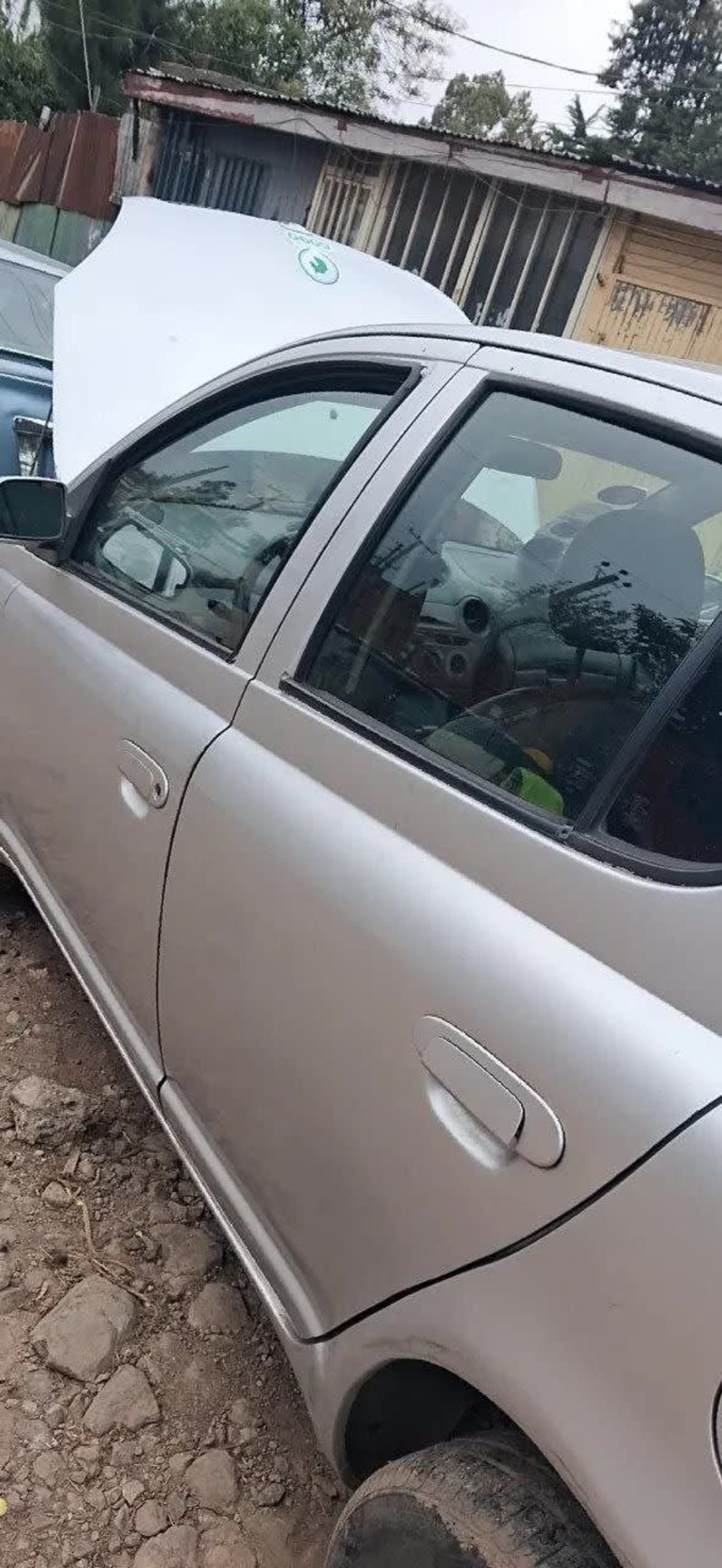 2001 Toyota Vitz — photo 1