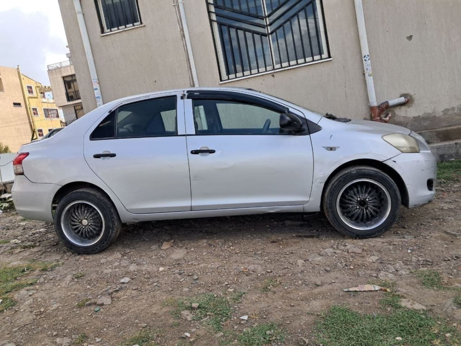 2009 Toyota Yaris — photo 1