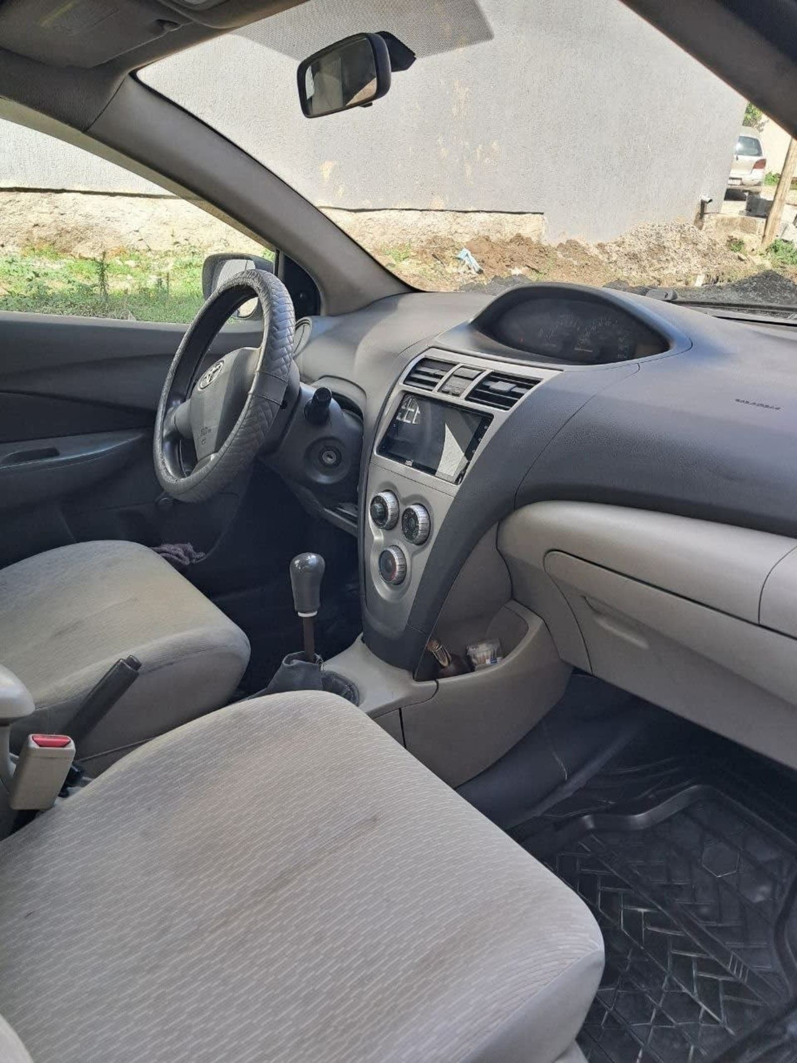 2009 Toyota Yaris — photo 3