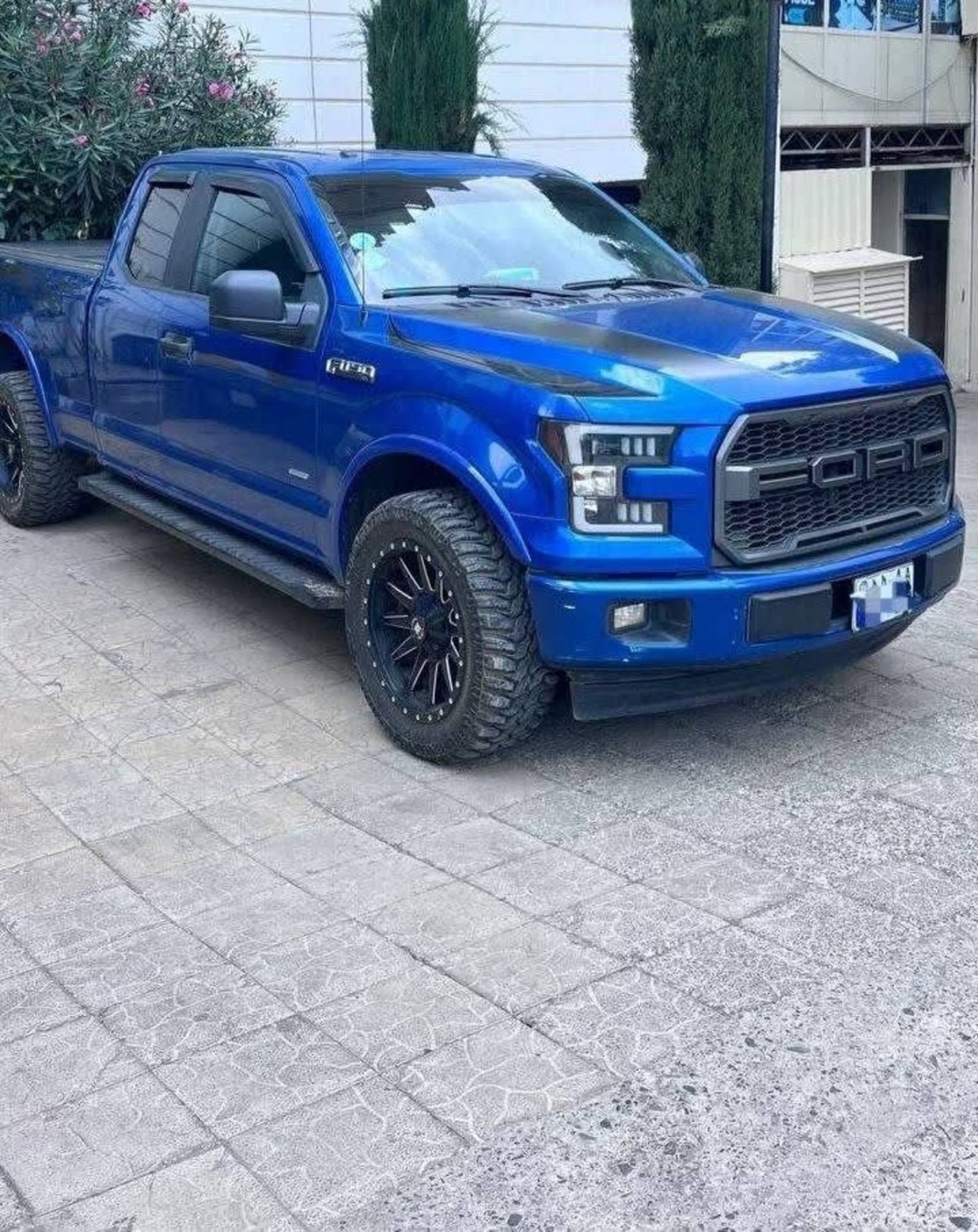2018 Ford F-150 XLT — photo 2
