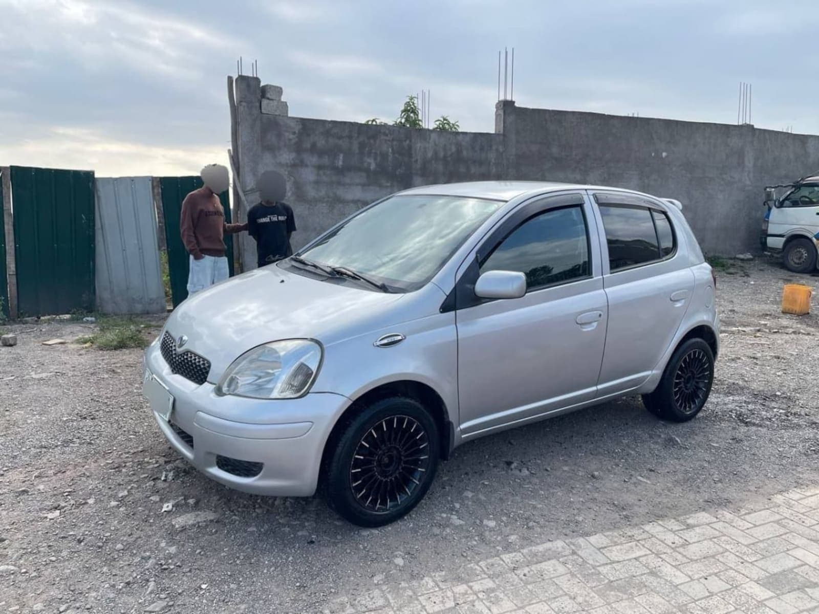 2004 TOYOTA VITZ — photo 1
