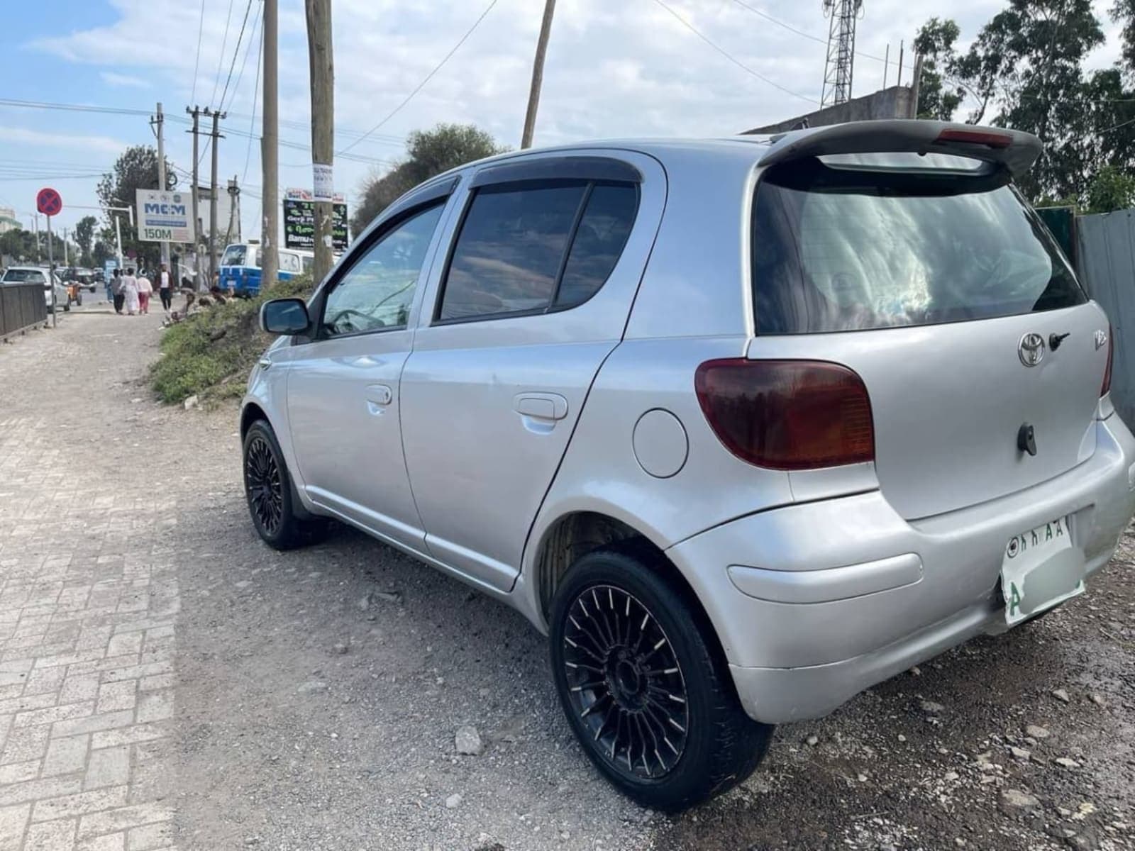 2004 TOYOTA VITZ — photo 3