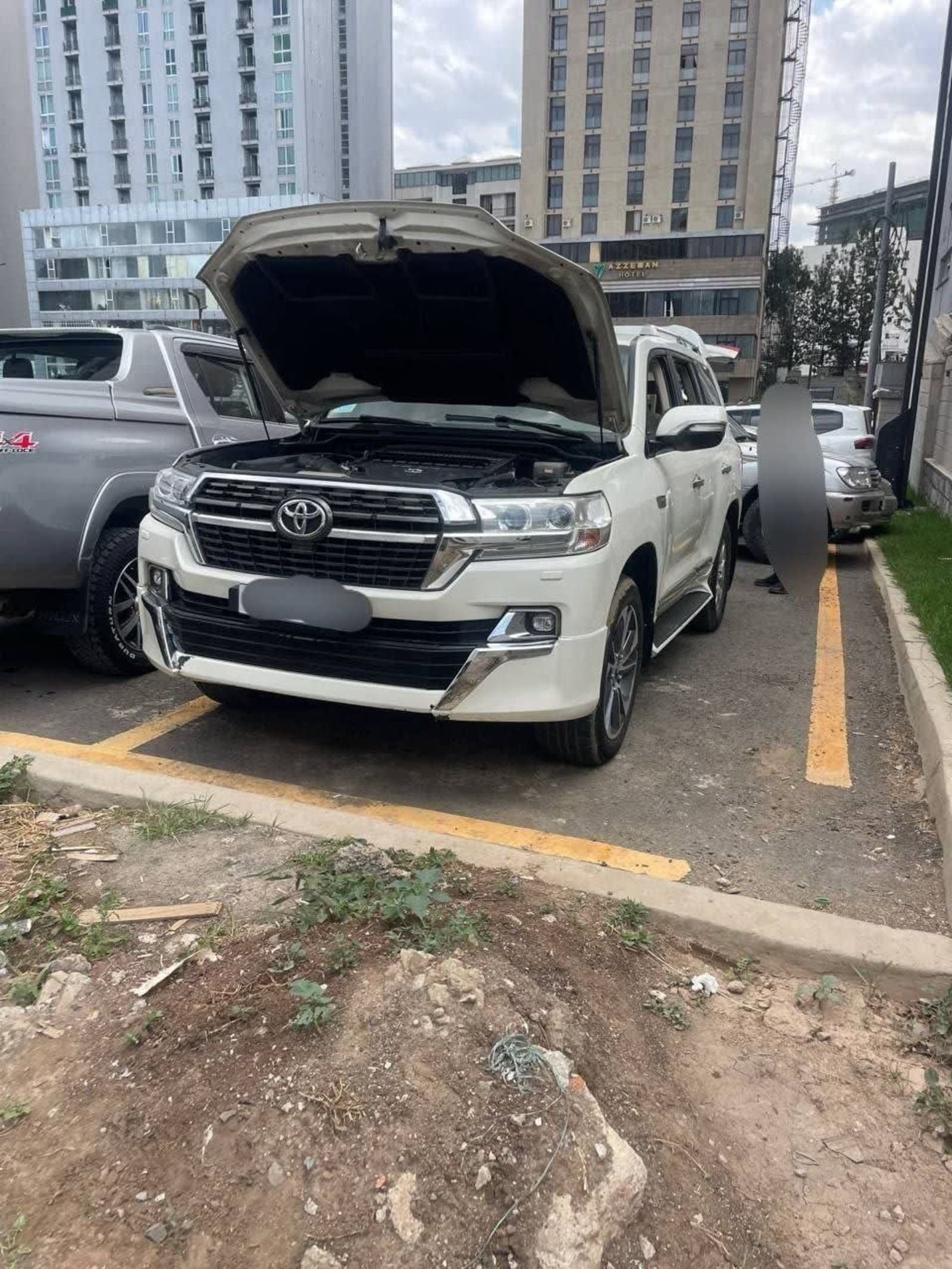 2010 Toyota Land Cruiser GXR — photo 4