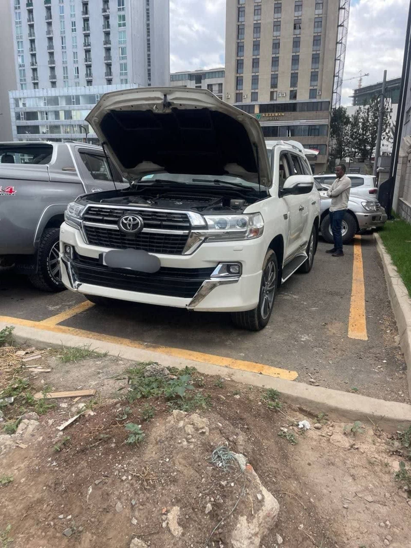 2010 Toyota Land Cruiser GXR — photo 5