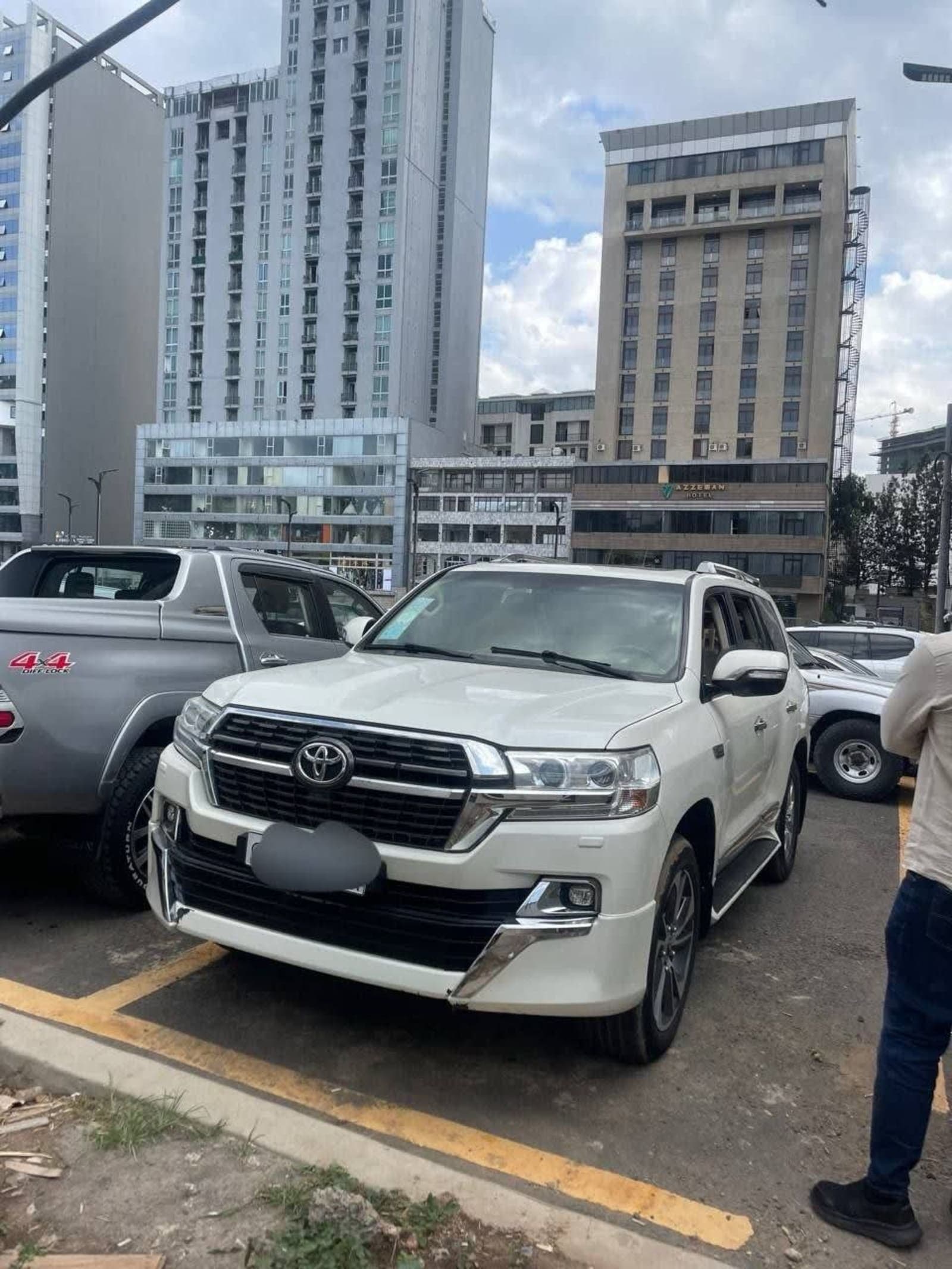 2010 Toyota Land Cruiser GXR — photo 6