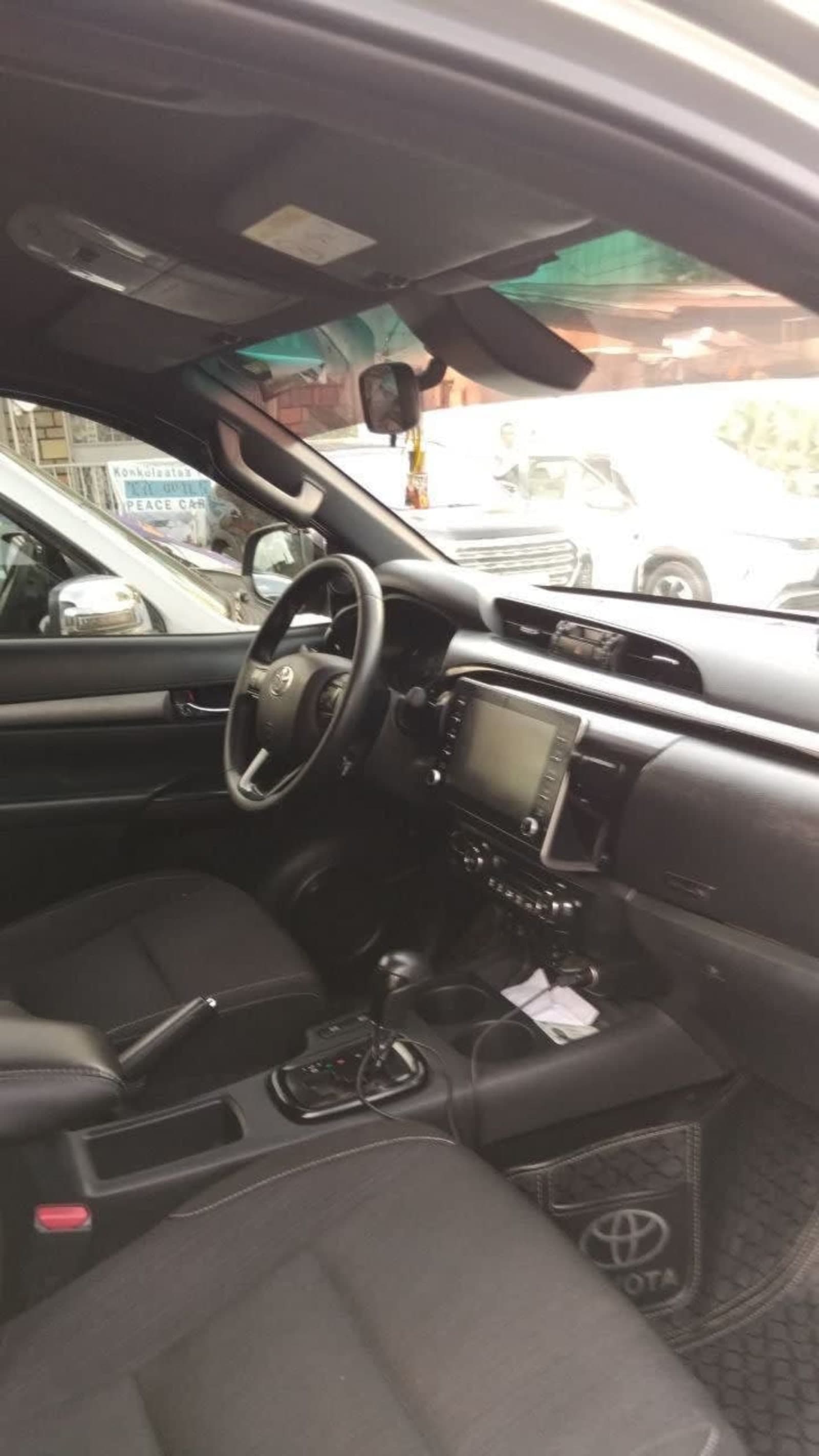 2022 Toyota Hilux Invincible King Cab โ photo 2