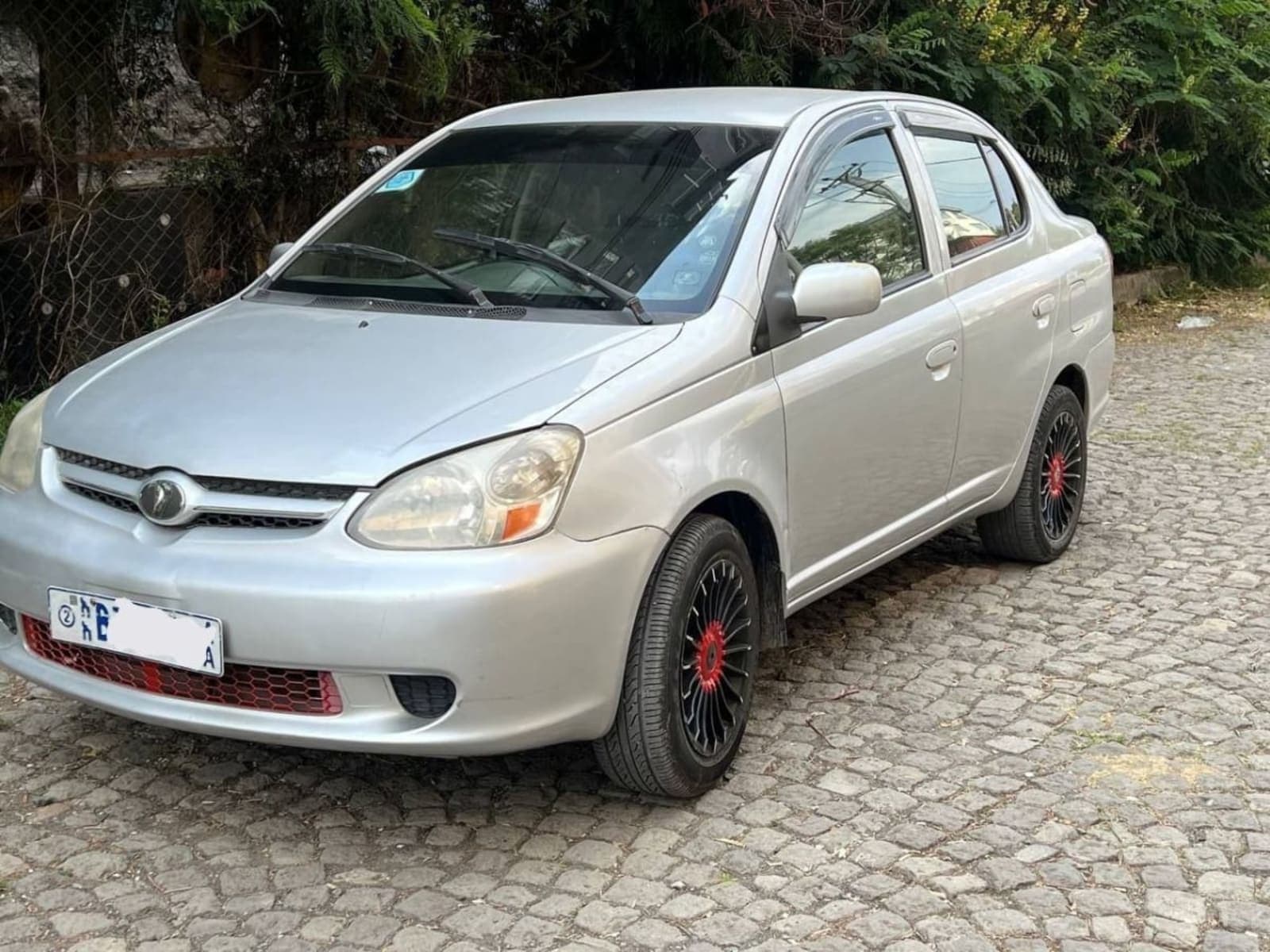 2003 Toyota Platz — photo 1
