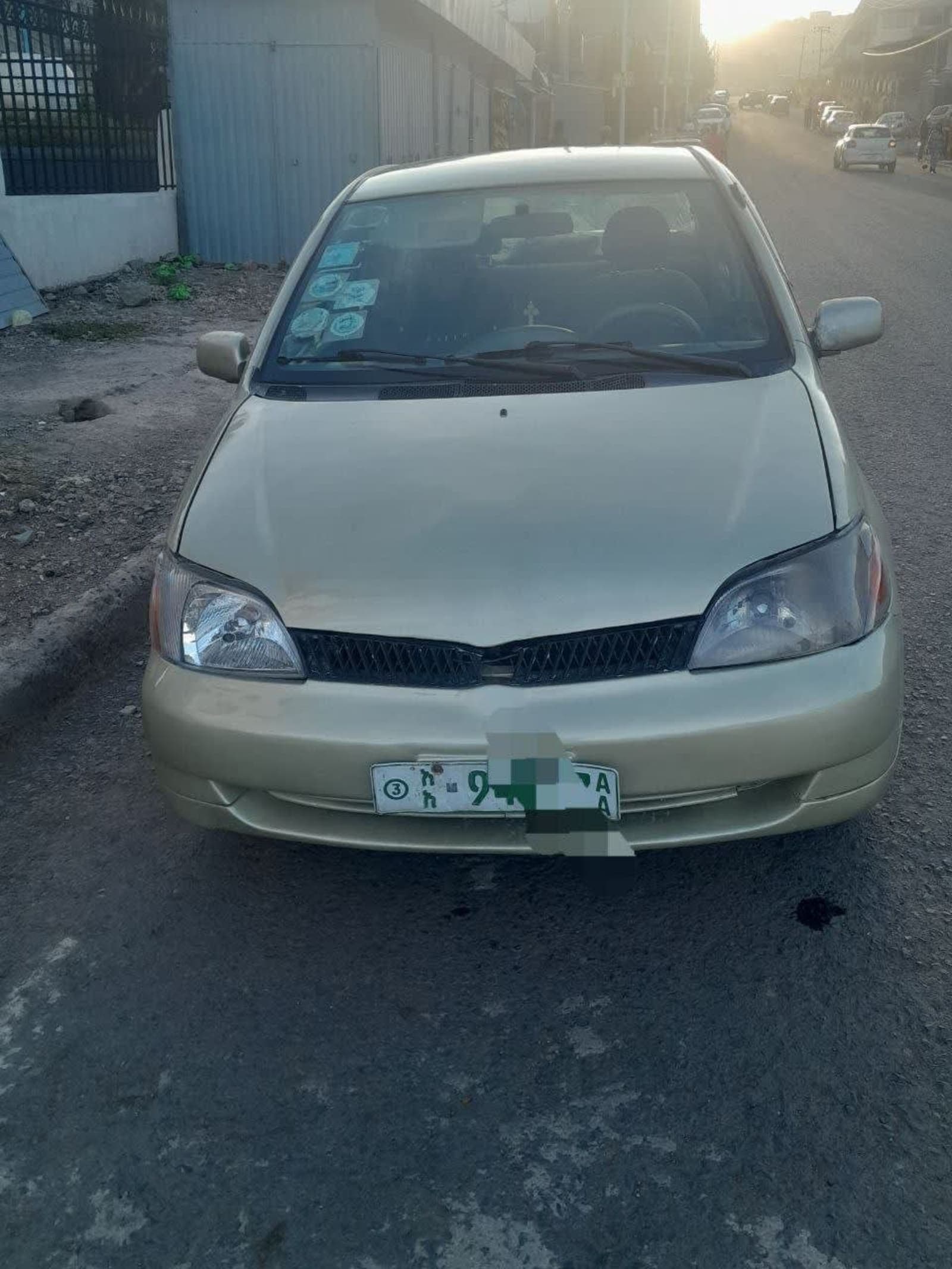 2000 Toyota Platz — photo 2