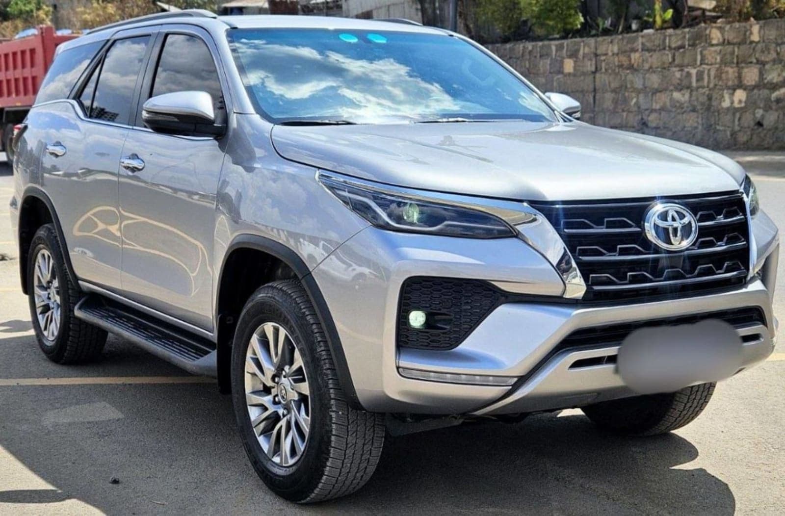 2023 Toyota Fortuner — photo 3