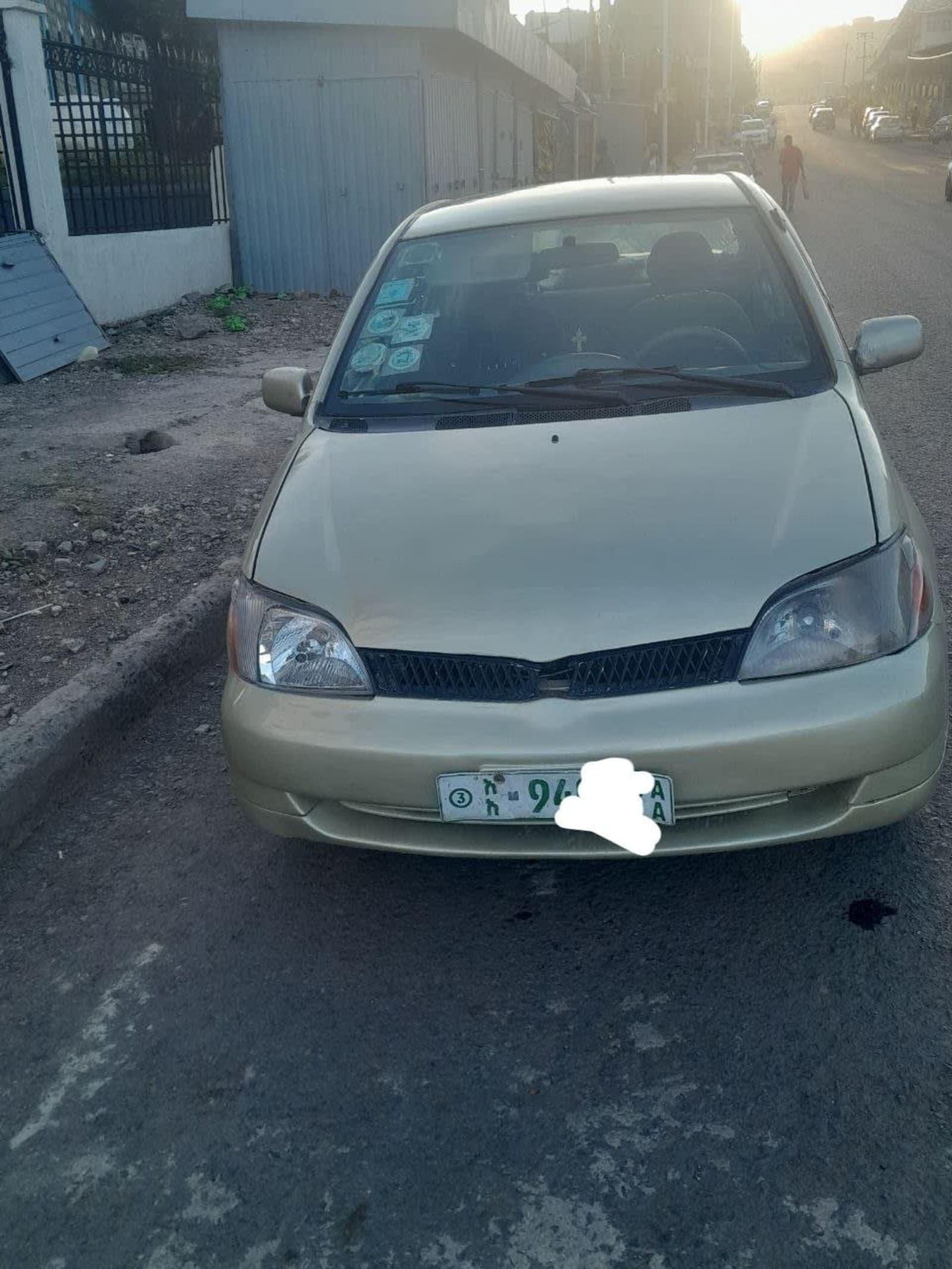 2000 Toyota Platz — photo 4