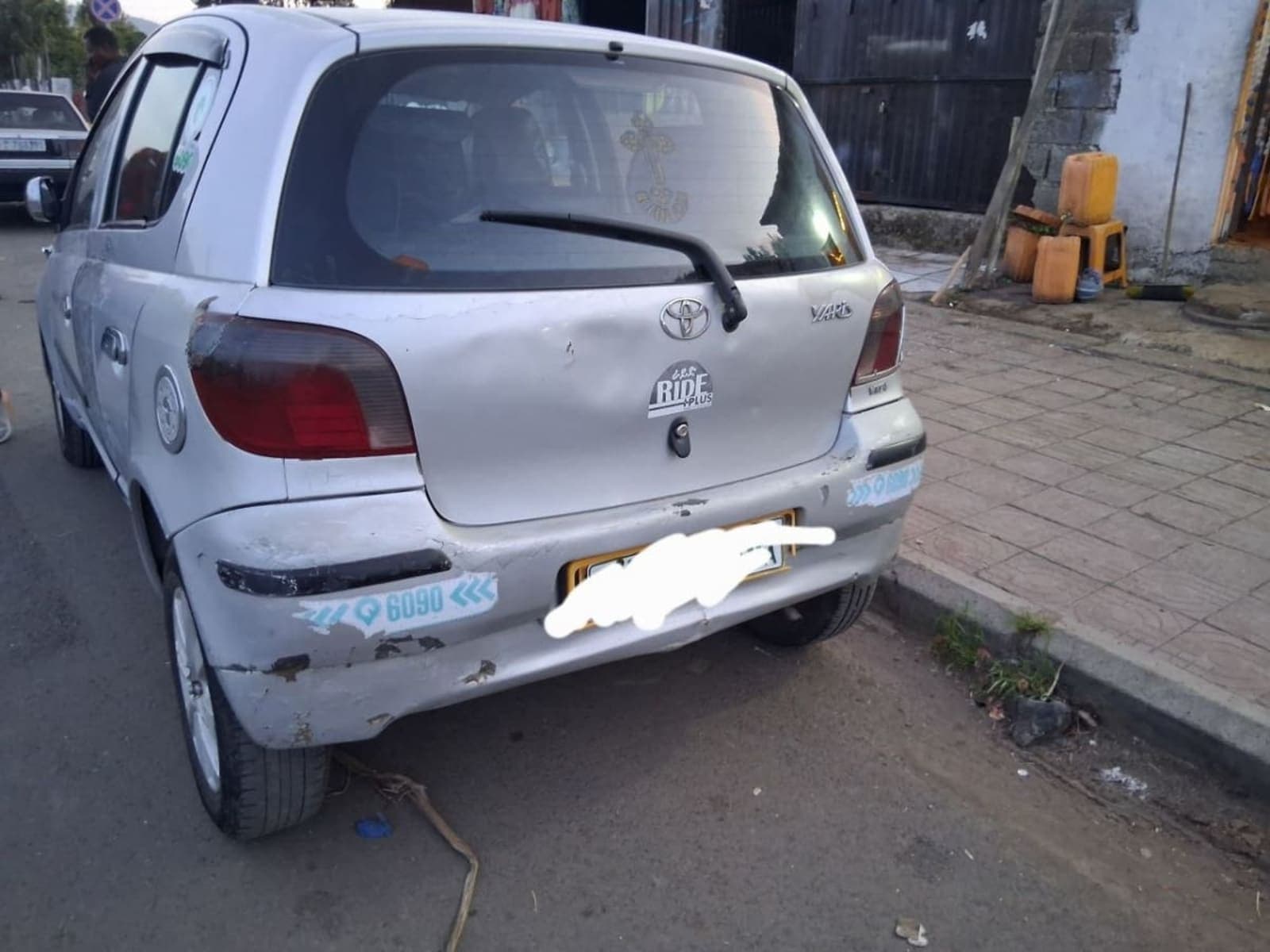 2002 Toyota Vitz Yaris — photo 4