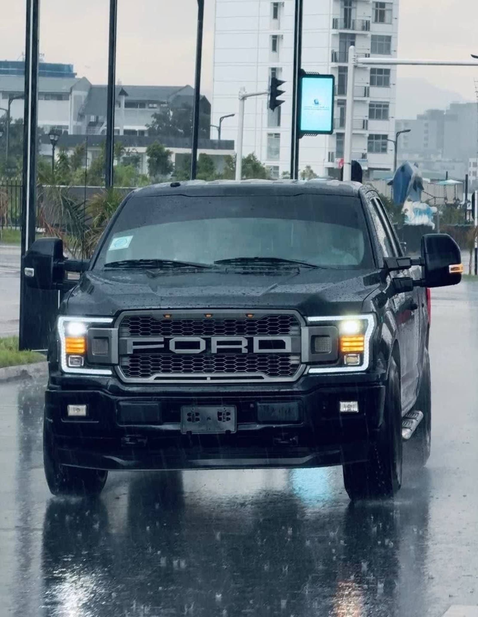 2018 Ford F-150 - STX — photo 2