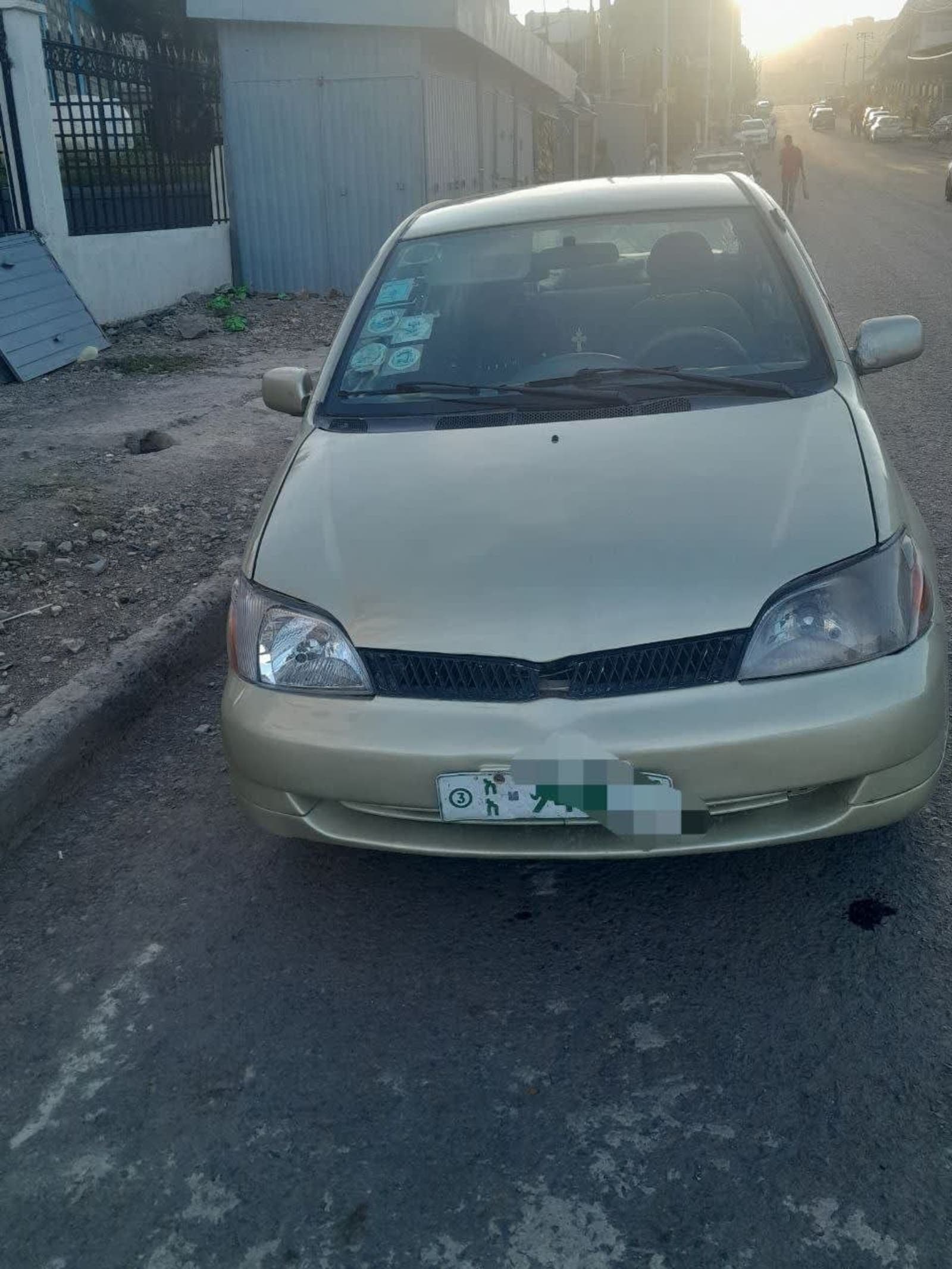 2000 Toyota Platz — photo 4