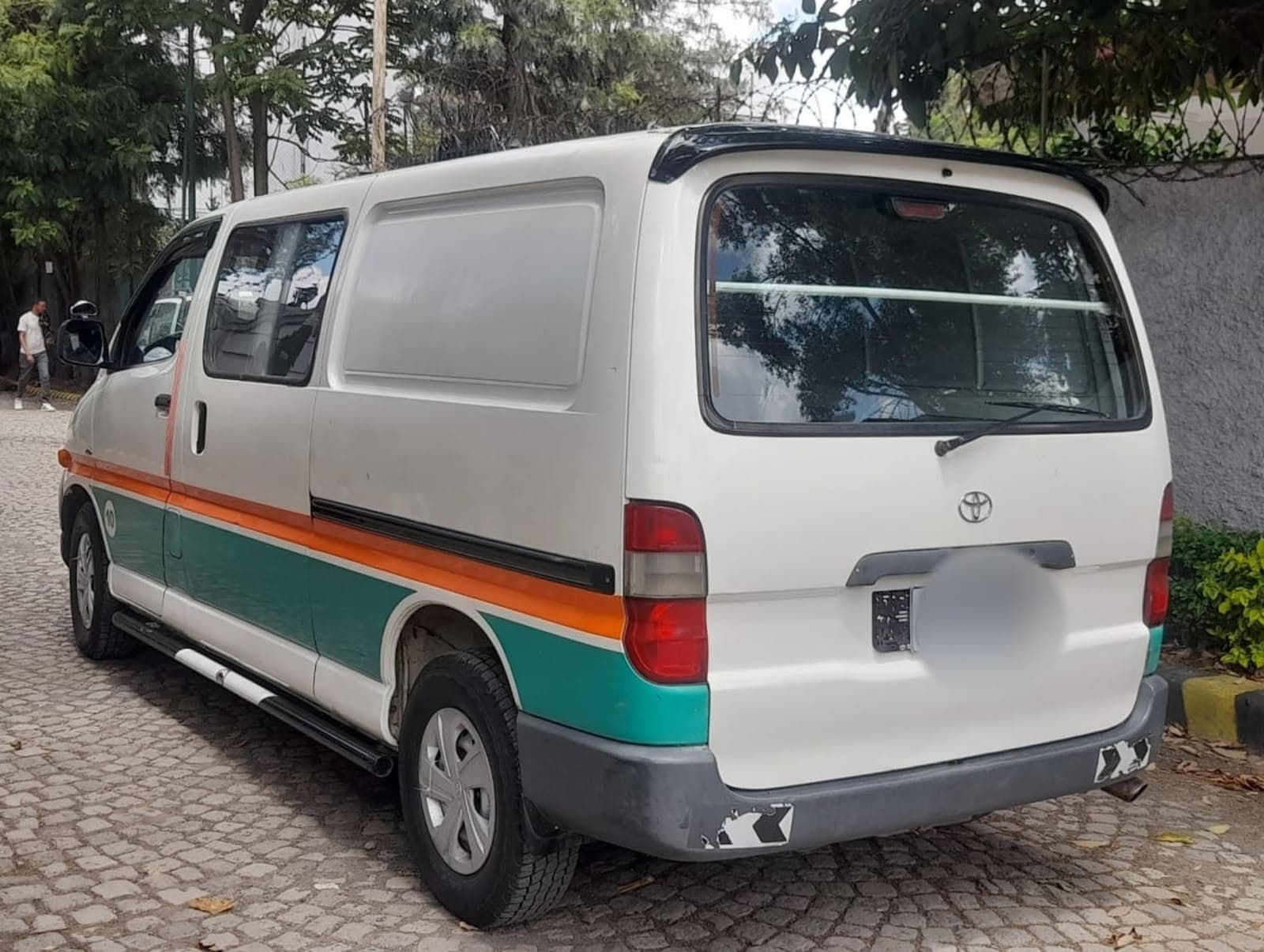 2003 Toyota Hiace — photo 6