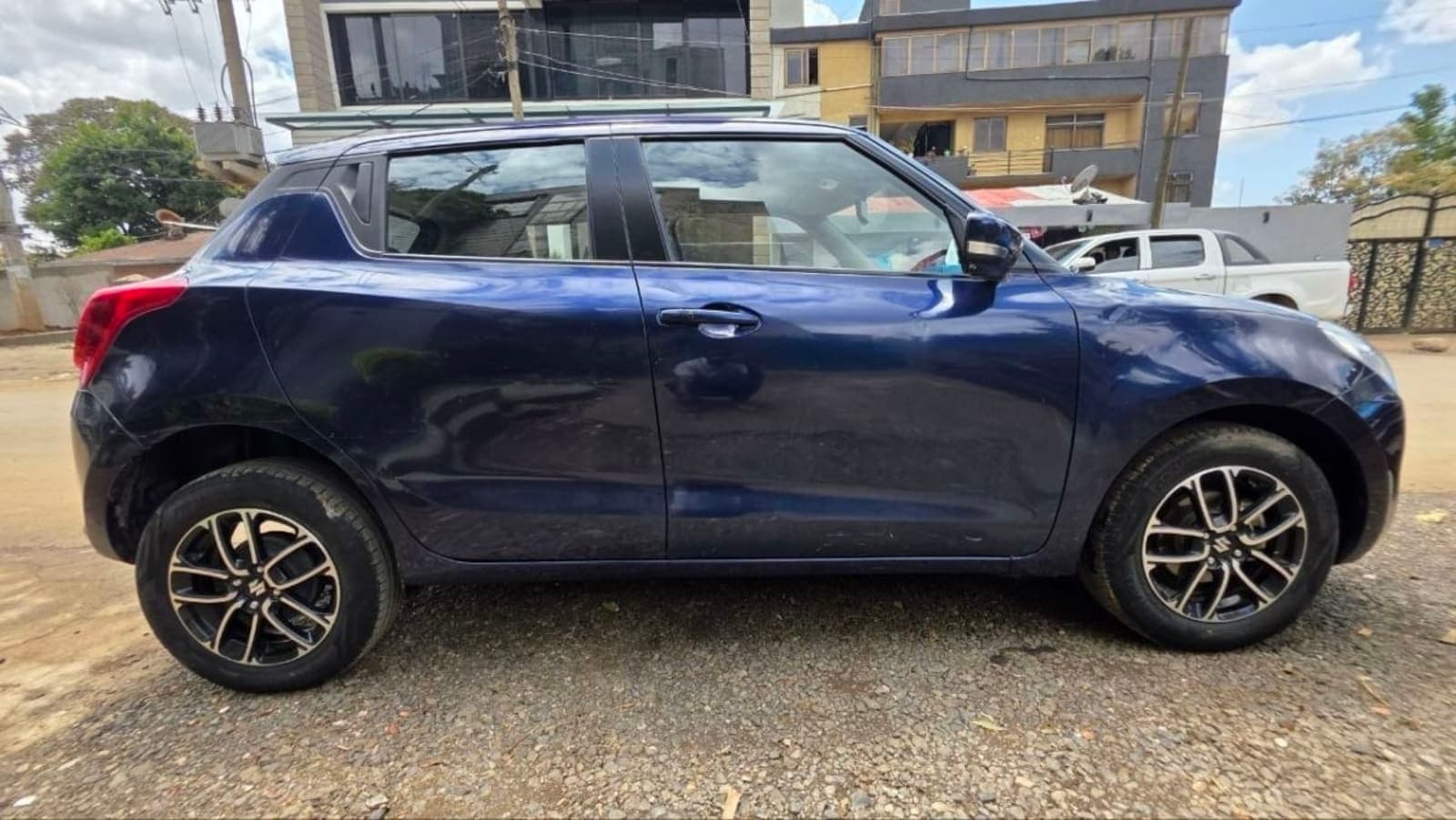2022 Suzuki Swift — photo 1