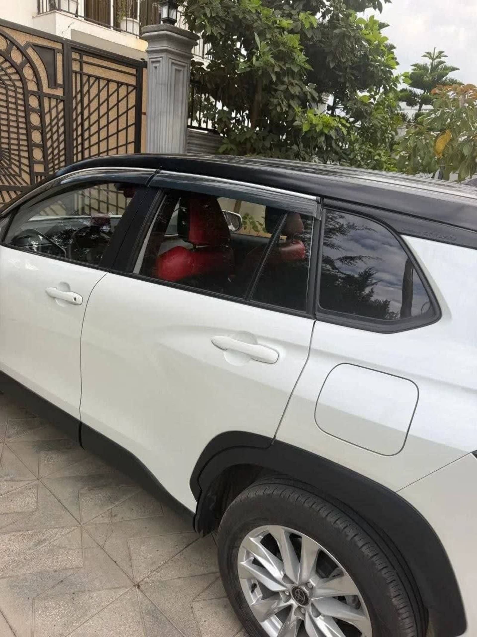 2024 Toyota Corolla Cross โ photo 2