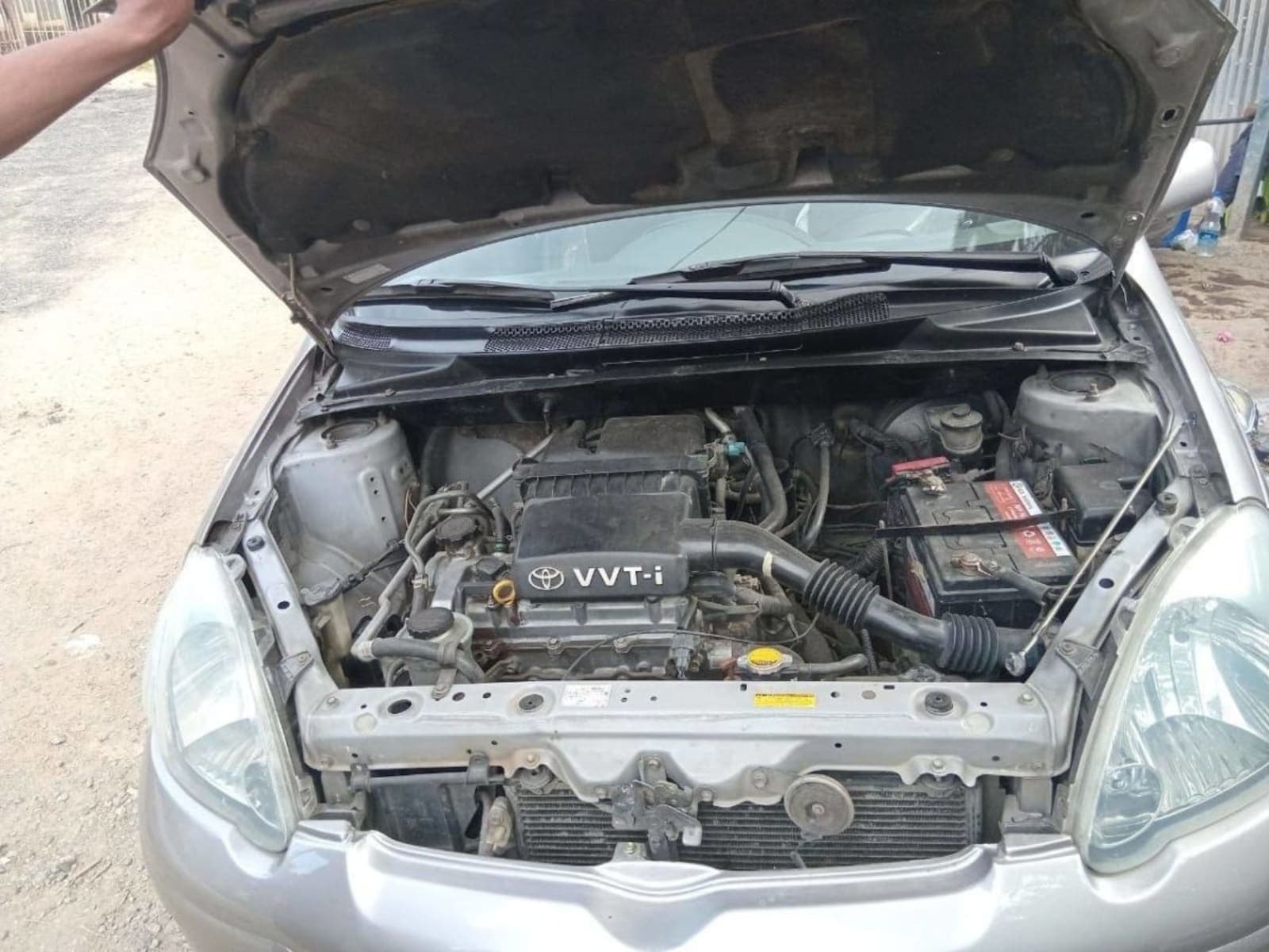 2002 Toyota Vitz — photo 4