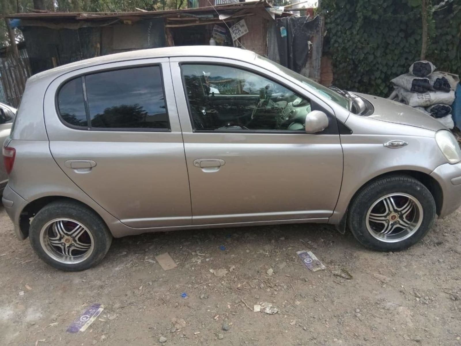 2002 Toyota Vitz — photo 7