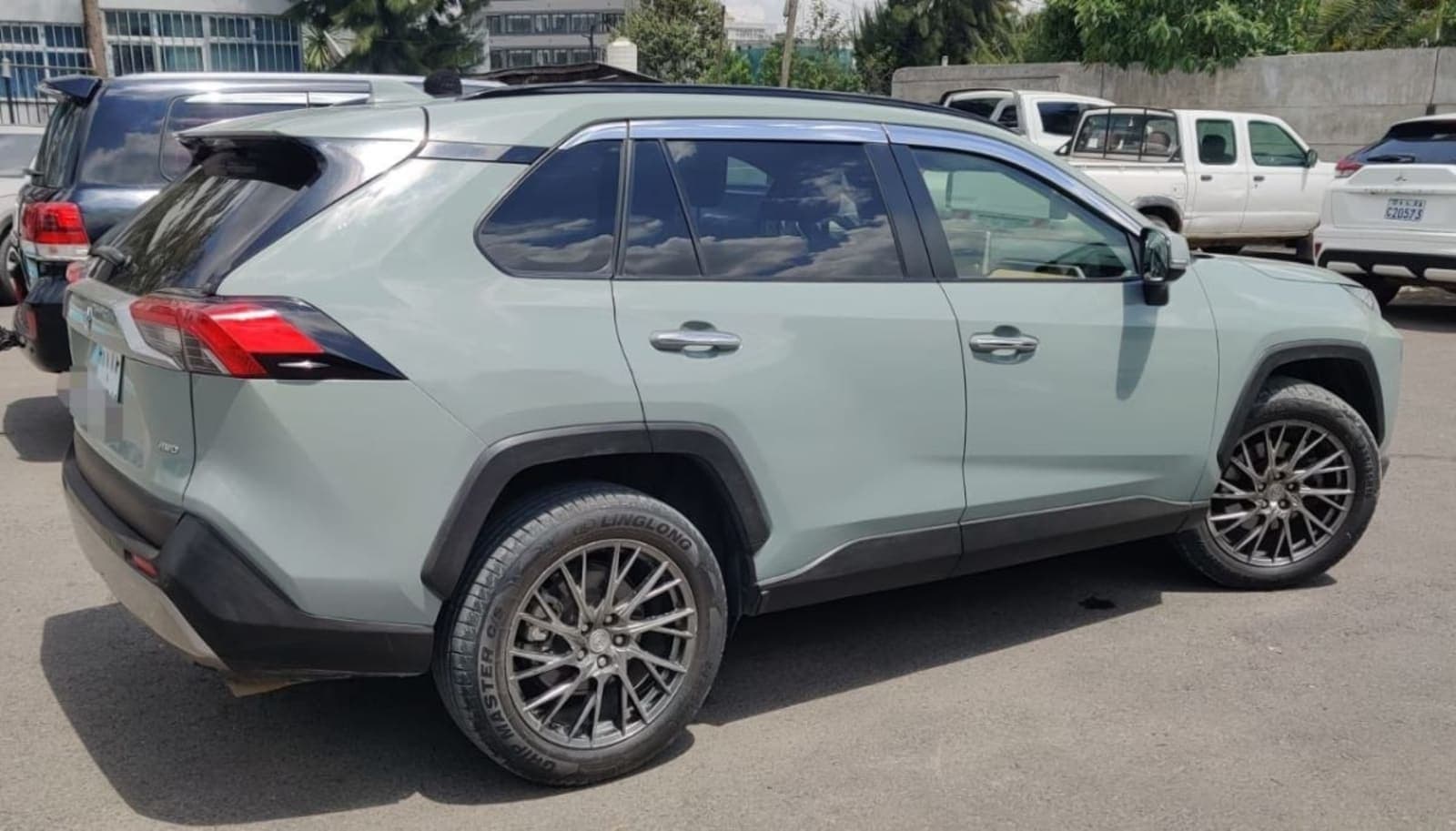 2020 Toyota RAV4 — photo 3