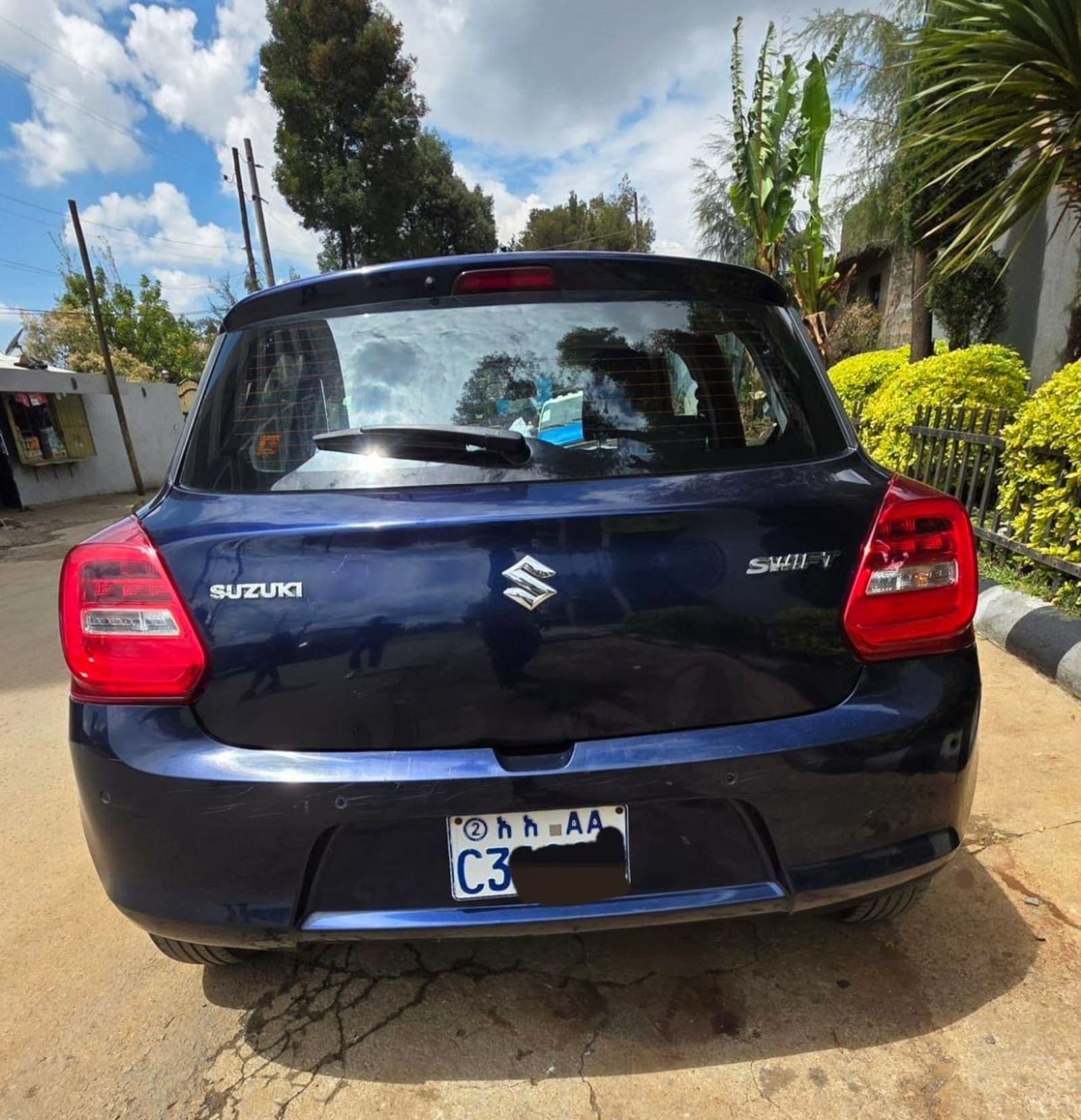 2022 Suzuki Swift — photo 1