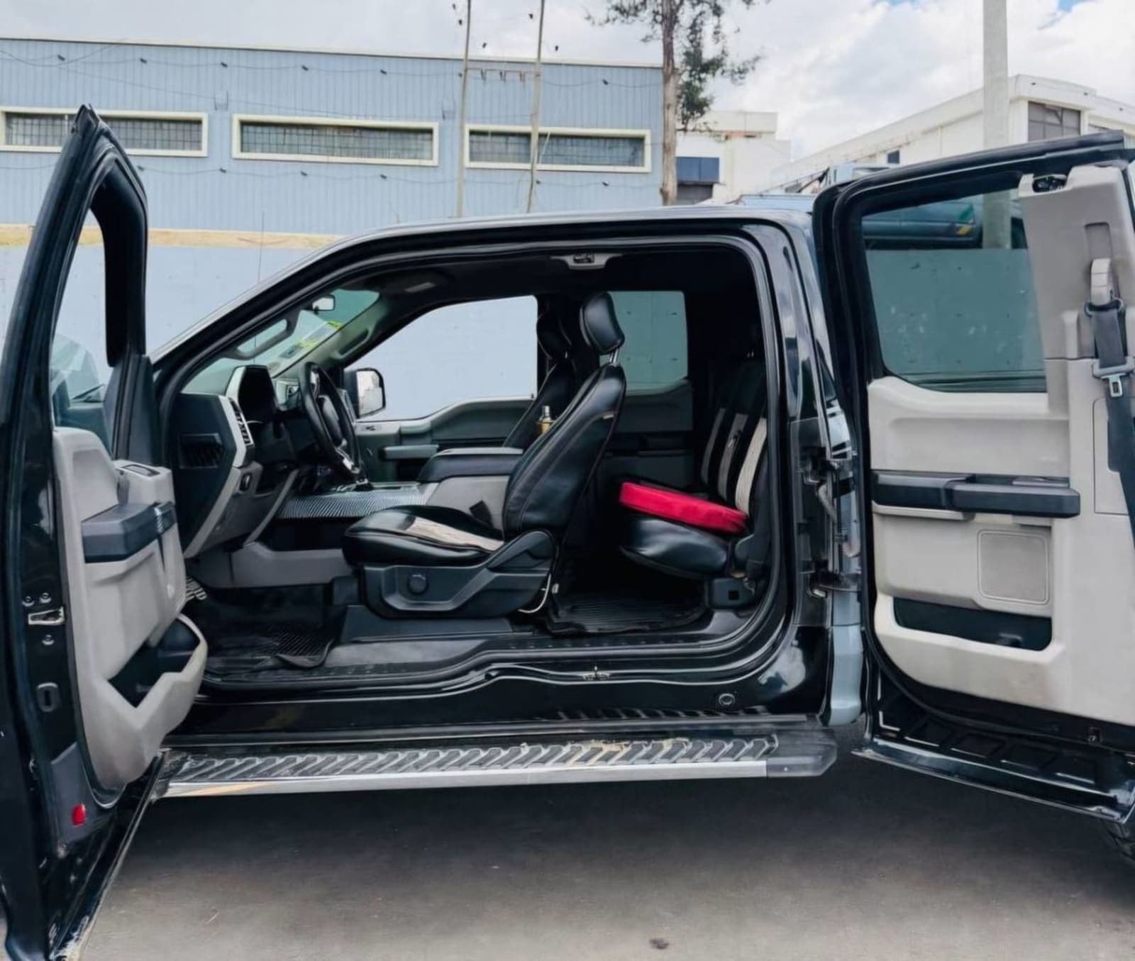 2020 Ford F150 XLT — photo 6