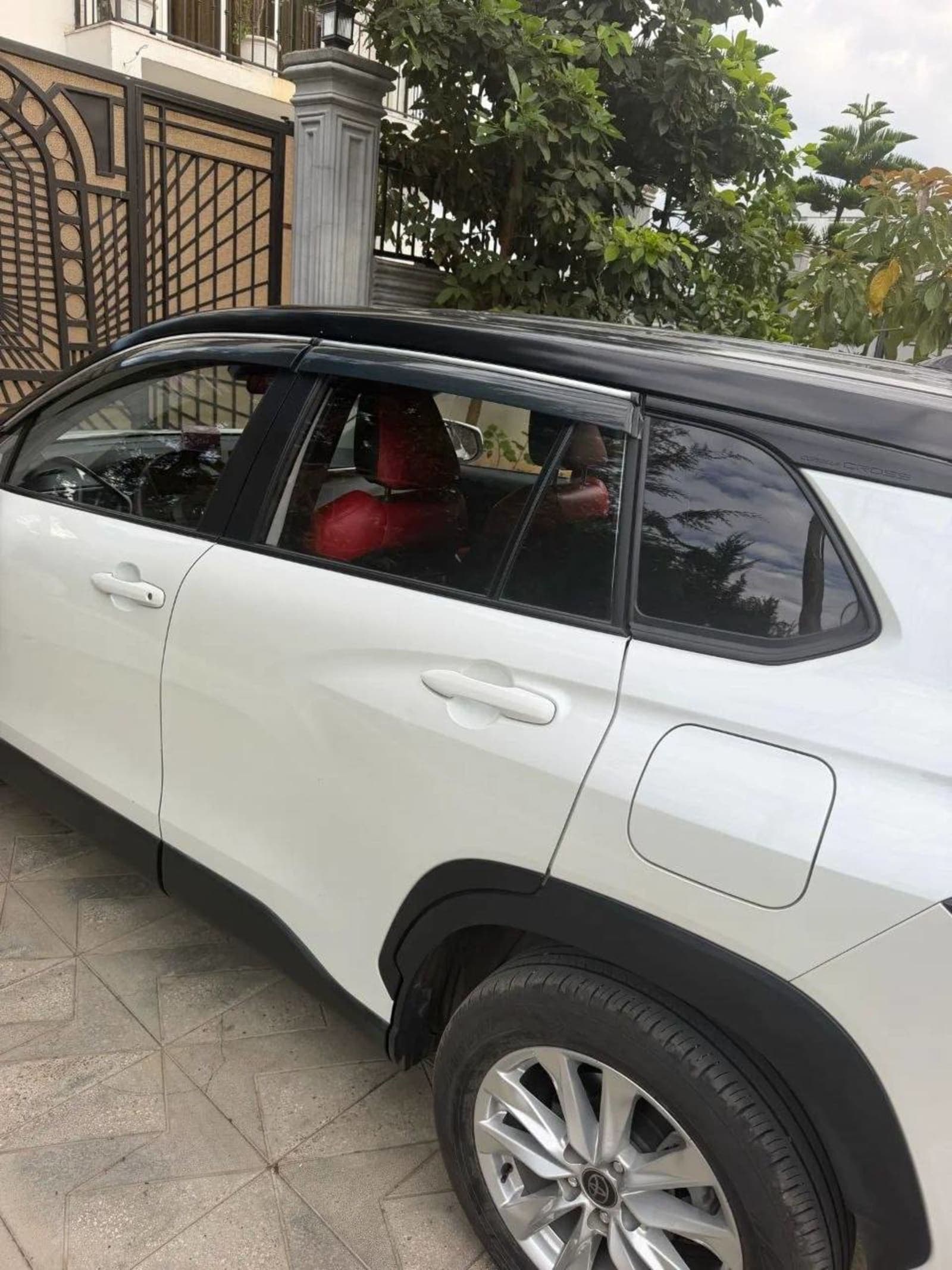 2024 Toyota Corolla Cross Hybrid — photo 2