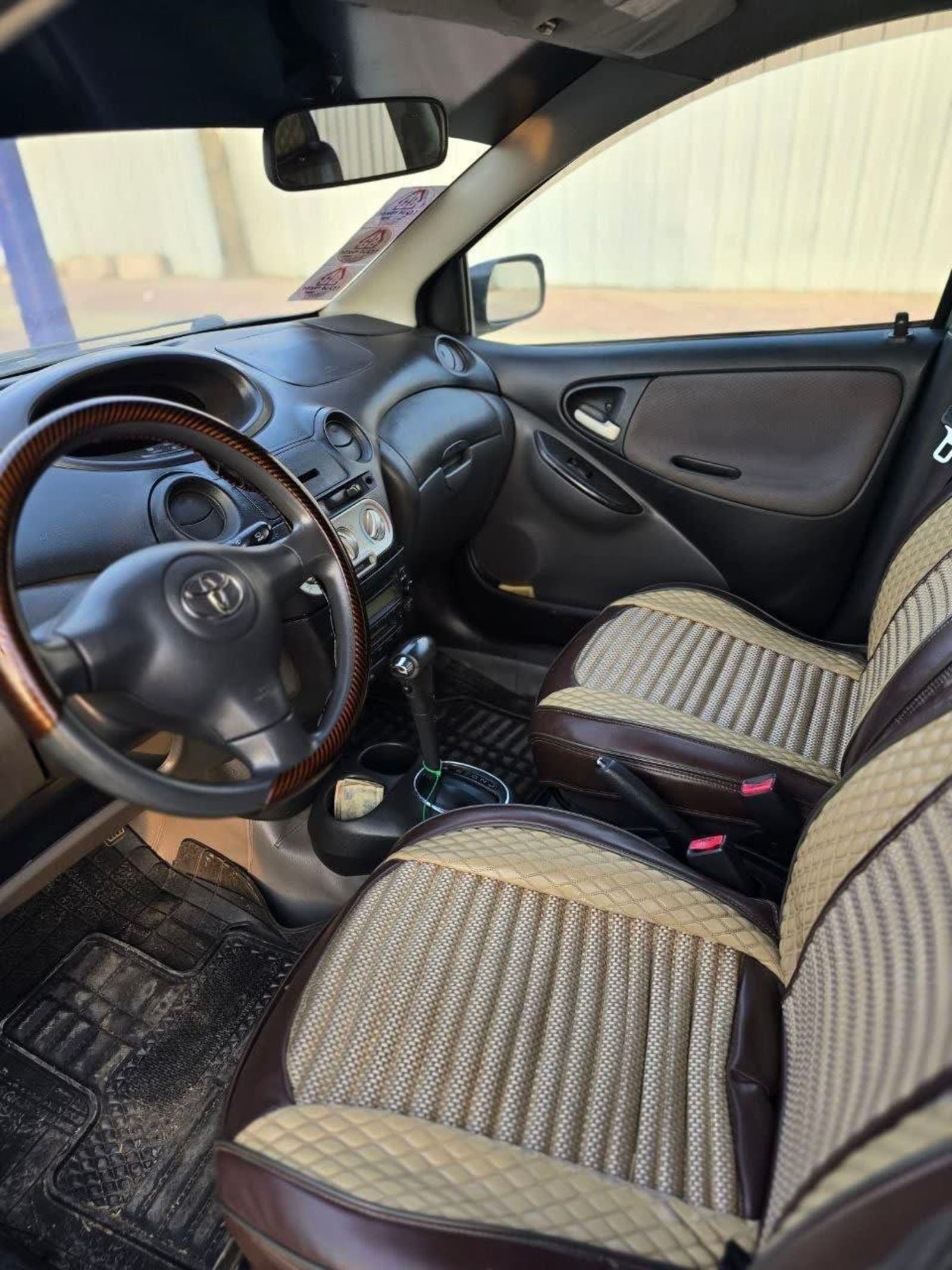 2004 Toyota Vitz — photo 6
