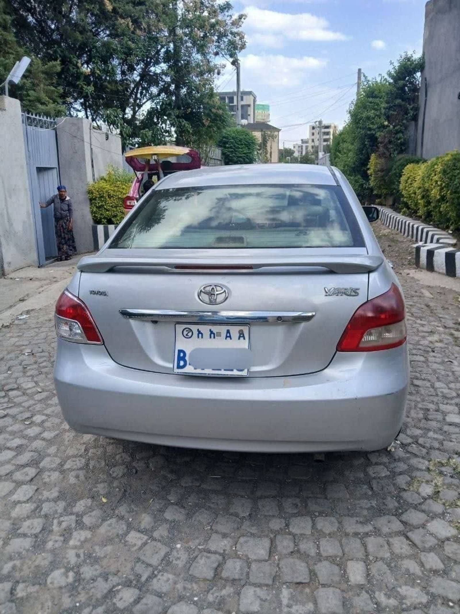 2010 Toyota Yaris Belta — photo 3