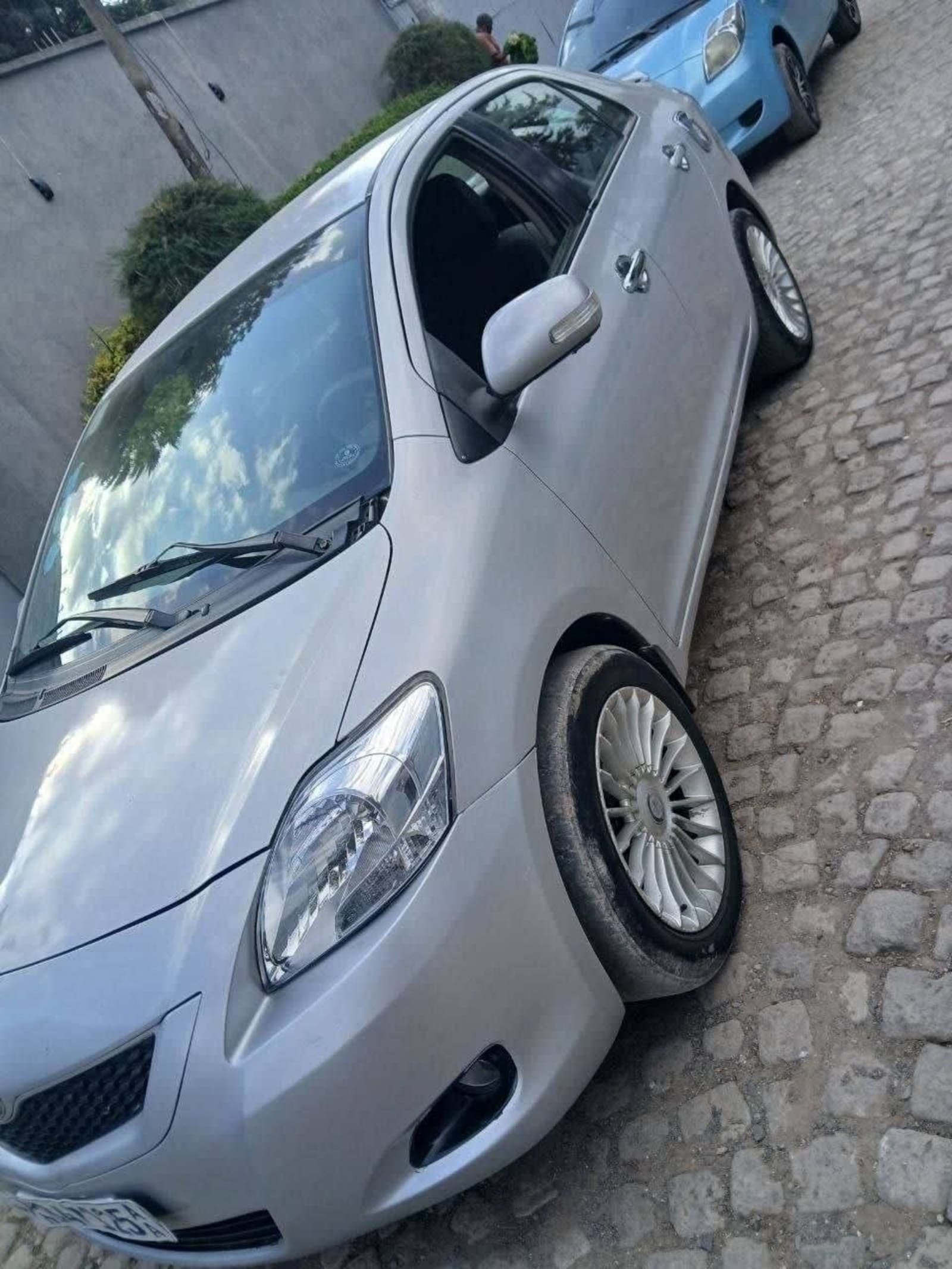 2010 Toyota Yaris Belta — photo 4