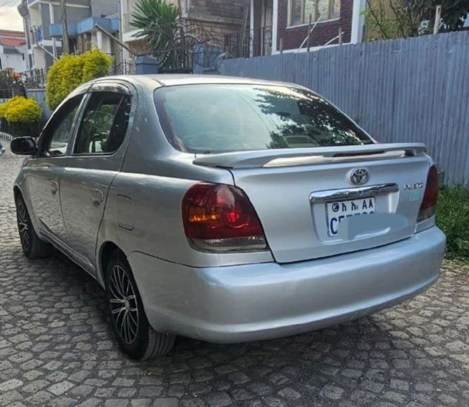 2005 Toyota Platz — photo 2