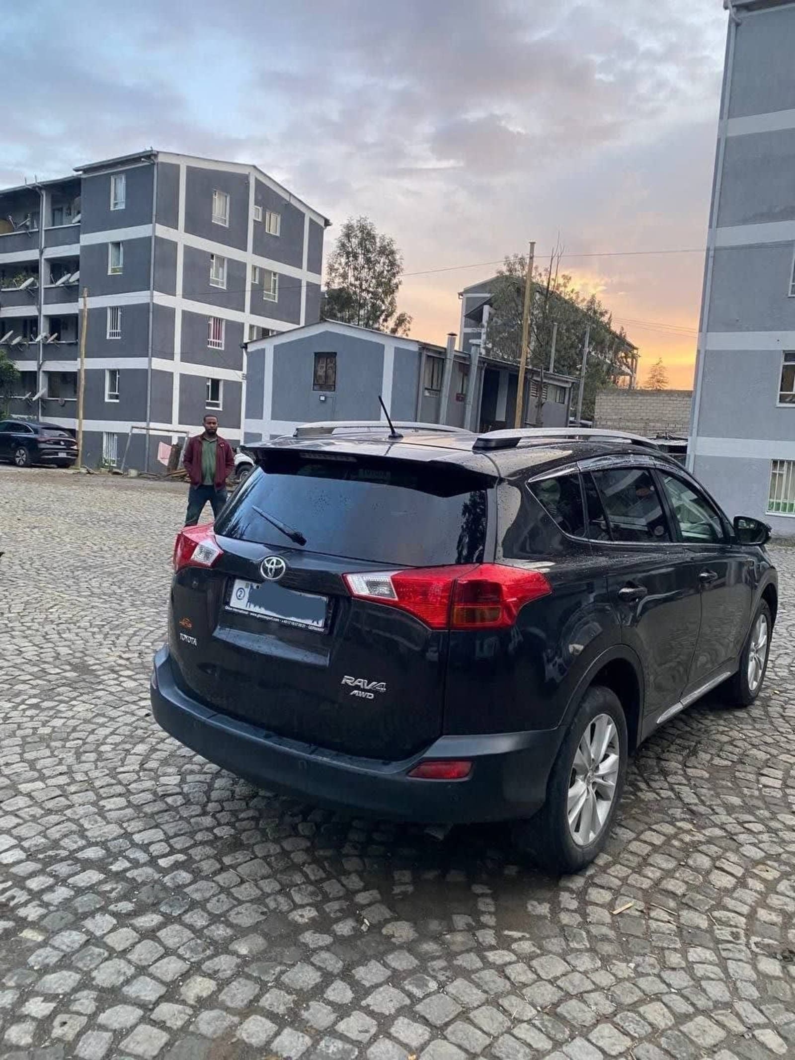 2015 Toyota Rav4 — photo 1