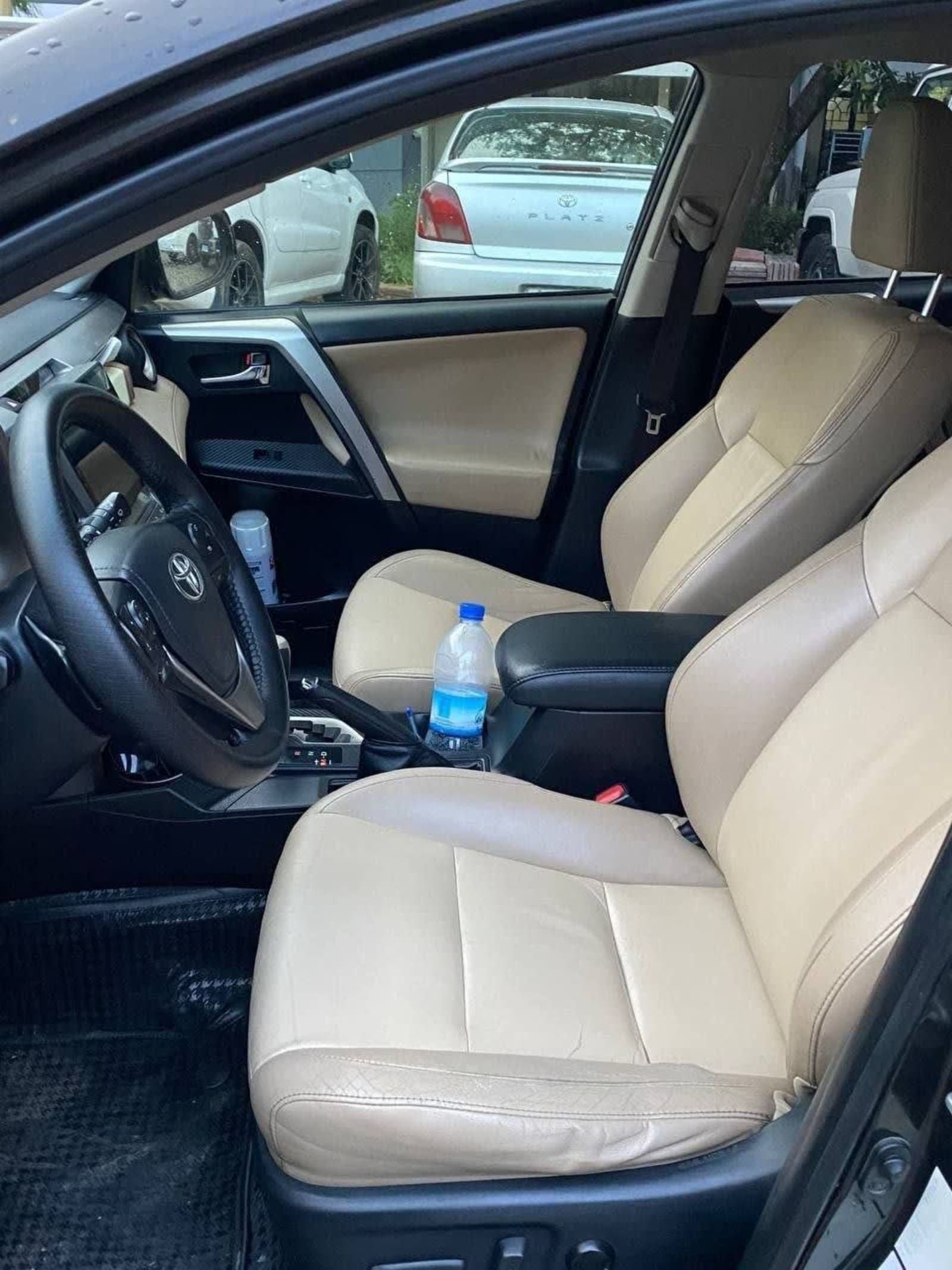 2015 Toyota Rav4 — photo 4
