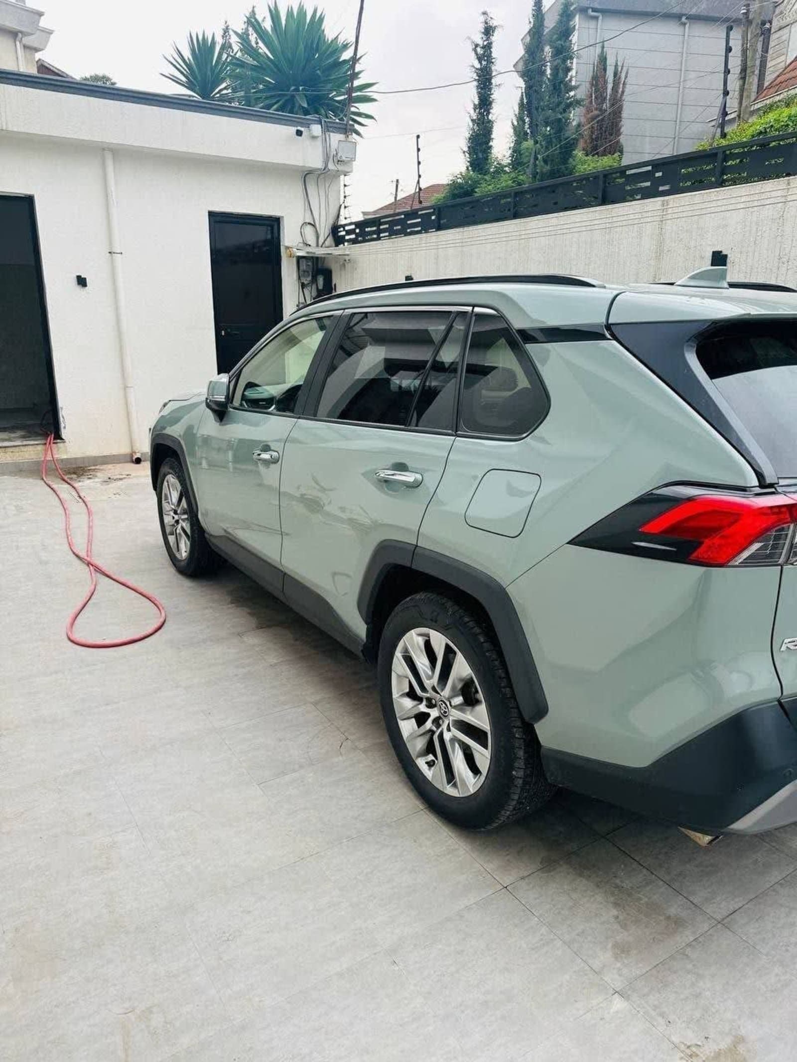 2021 Toyota Rav4 — photo 2