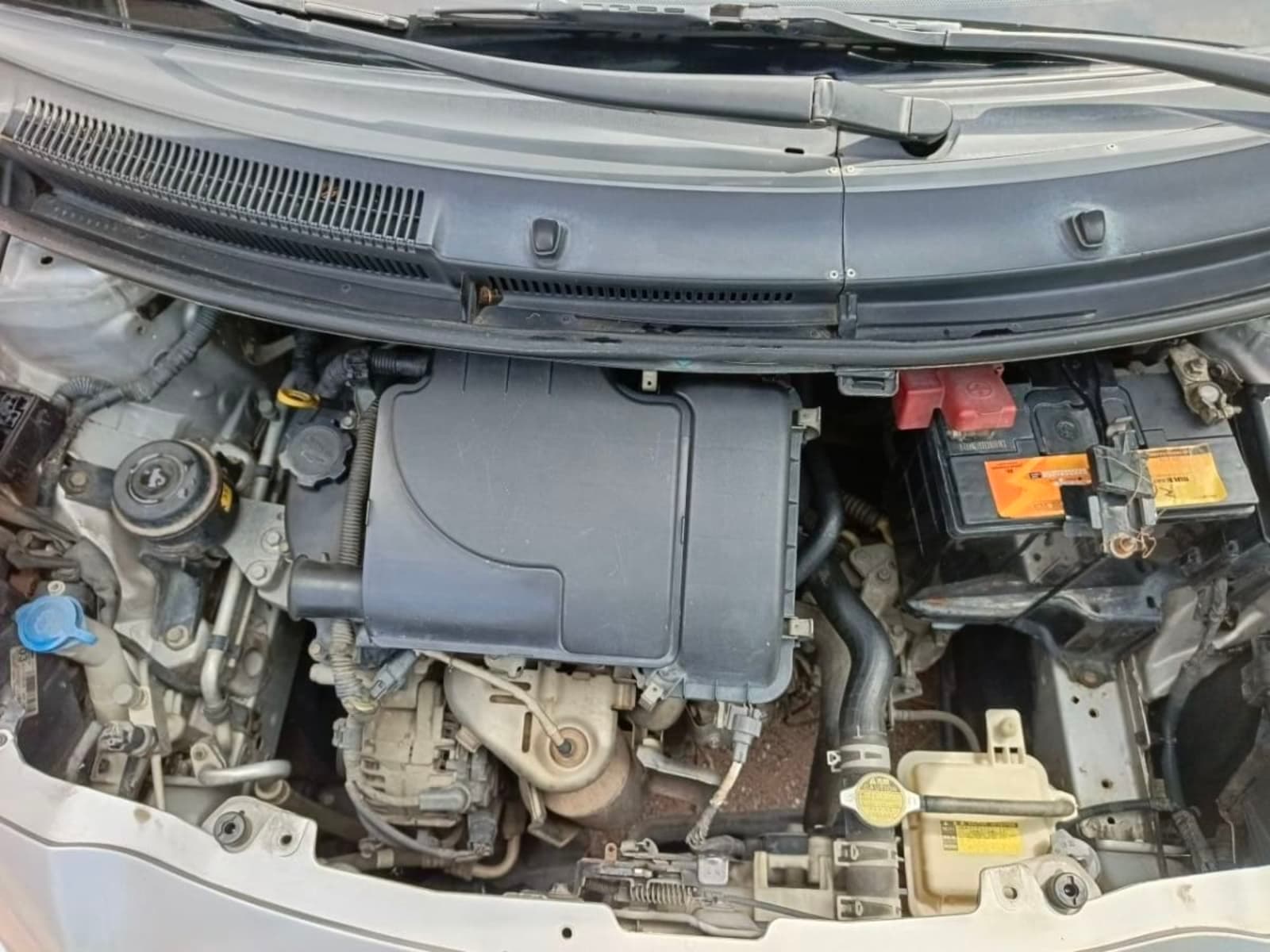 2008 Toyota Yaris compact — photo 1