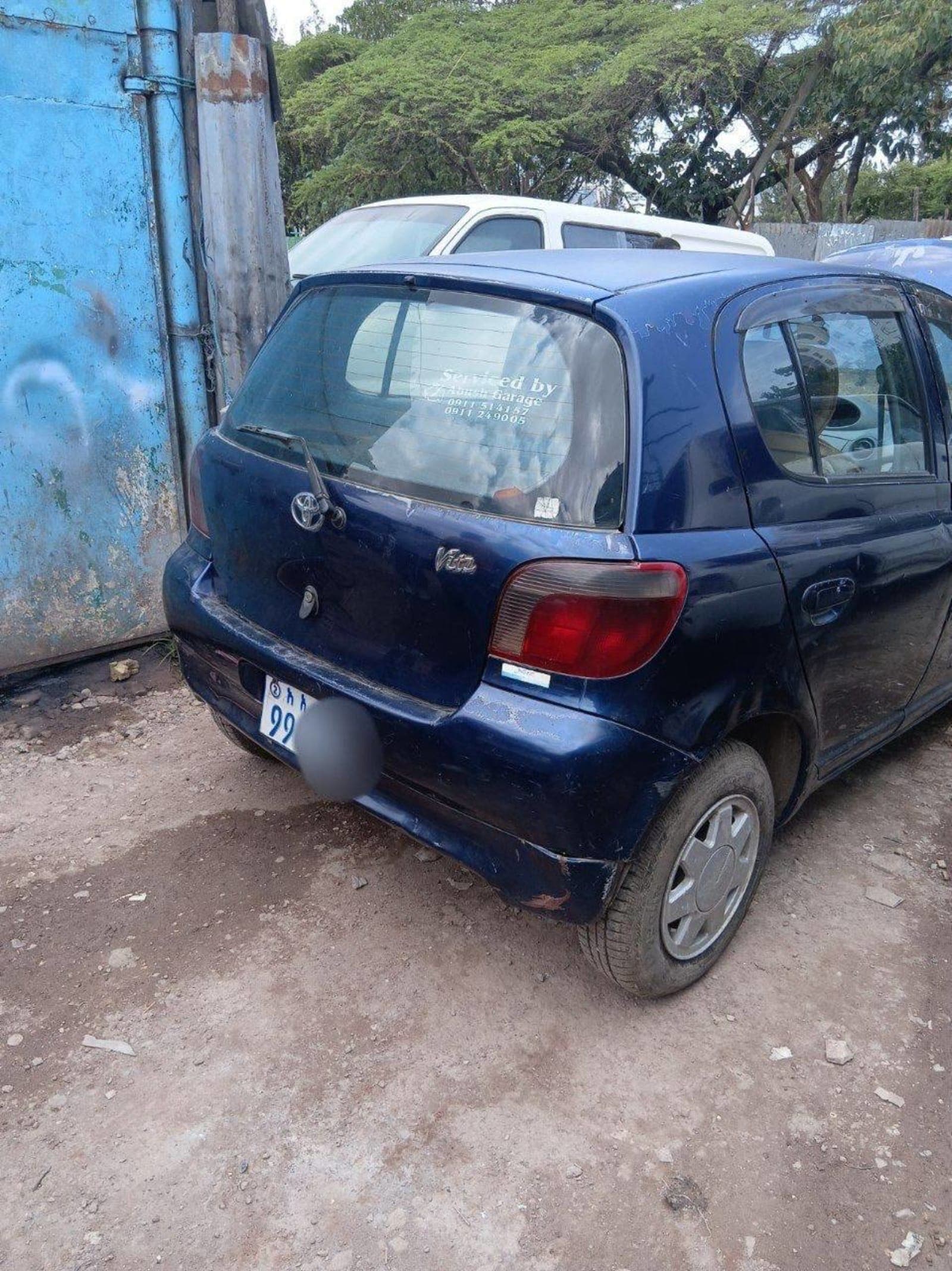 2001 Toyota Vitz — photo 1