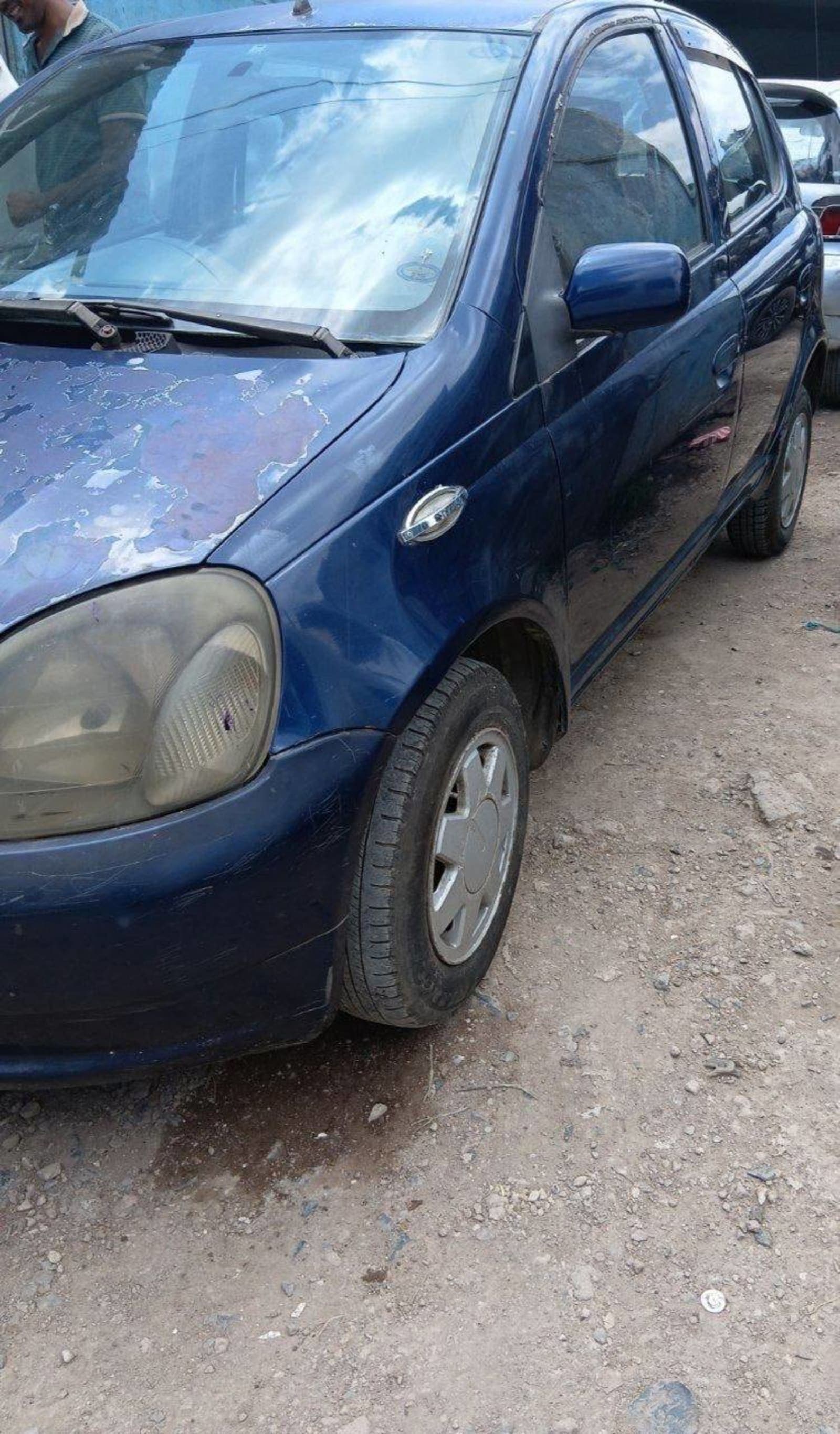 2001 Toyota Vitz — photo 4