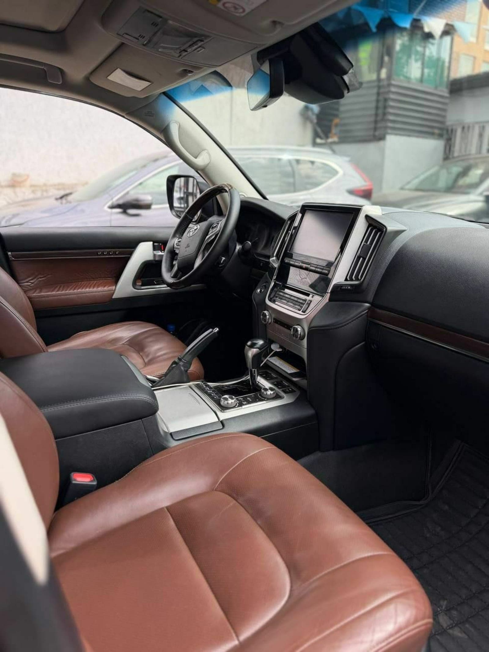 2019 Toyota Landcruiser โ photo 2