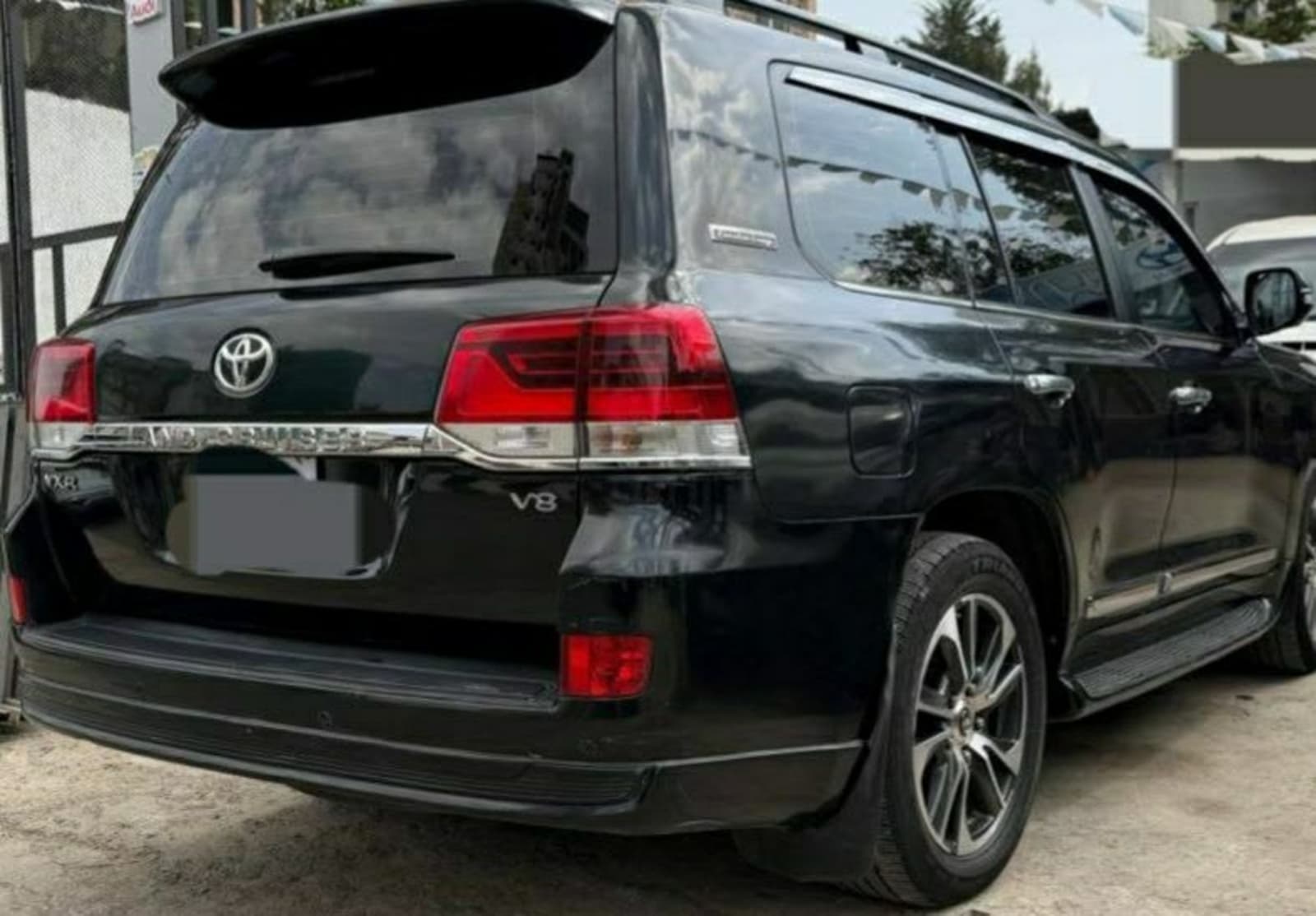 2019 Toyota Landcruiser โ photo 3