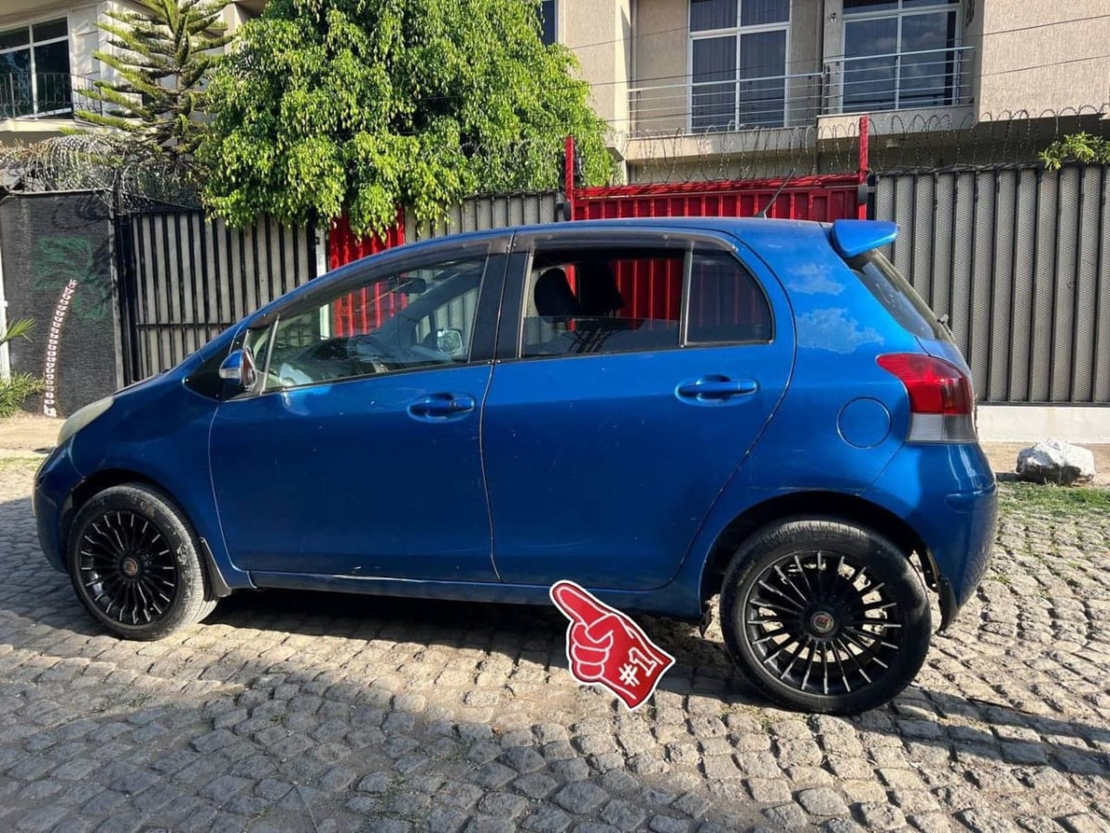 2010 Toyota Yaris Compact — photo 4
