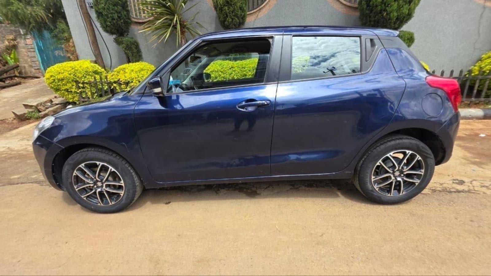 2022 Suzuki Swift — photo 2