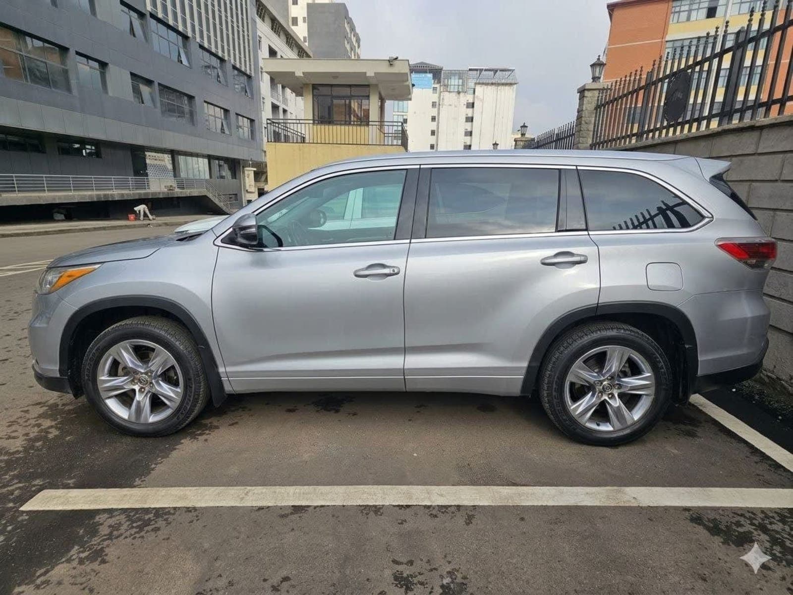 2016 Toyota Highlander V6 — photo 2
