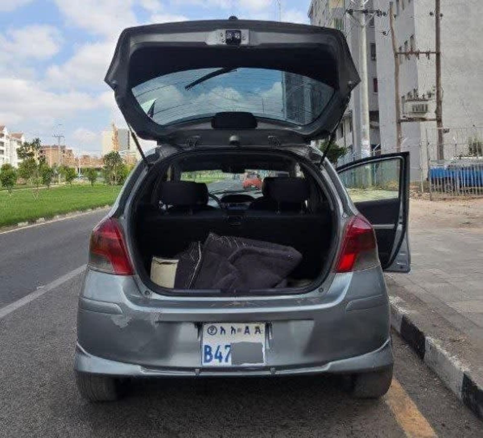 2010 Toyota Yaris Compact — photo 1