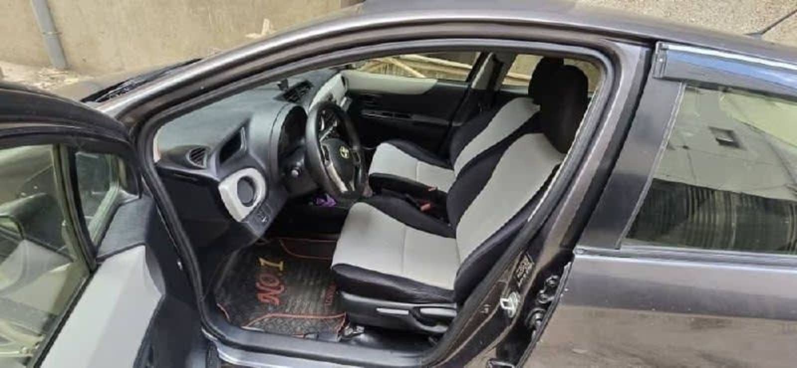 2012 Toyota Yaris Compact — photo 3