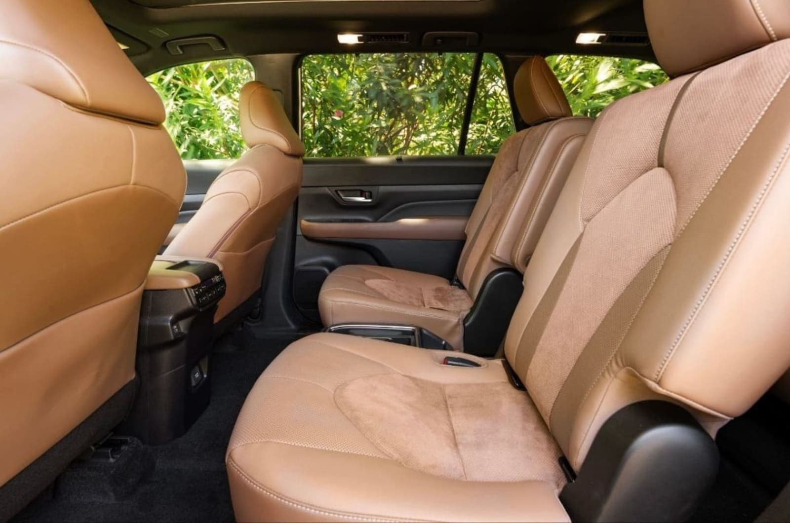 2025 Toyota Grand Highlander Hybrid MAX Platinum — photo 2