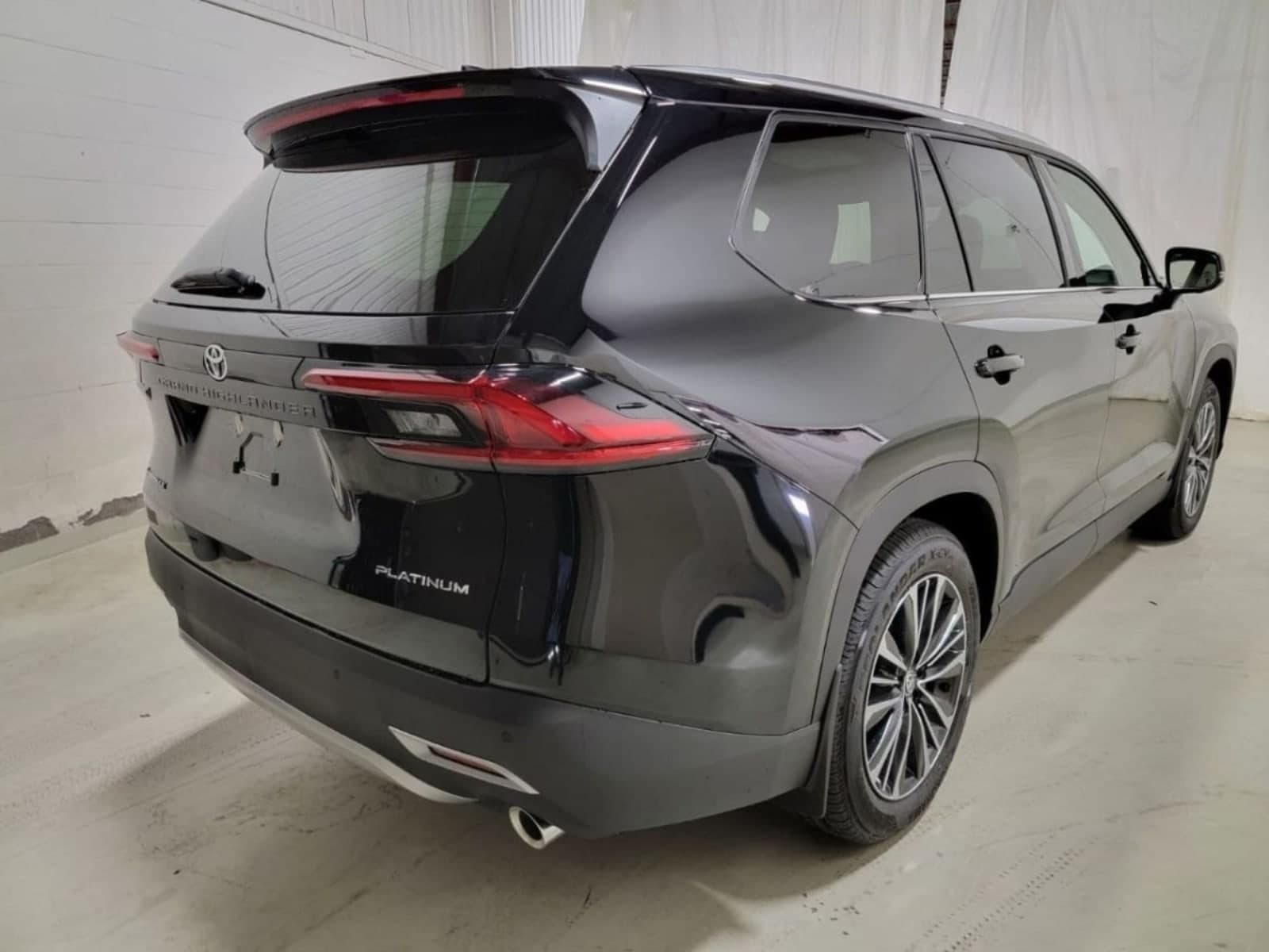 2025 Toyota Grand Highlander Hybrid MAX Platinum — photo 6