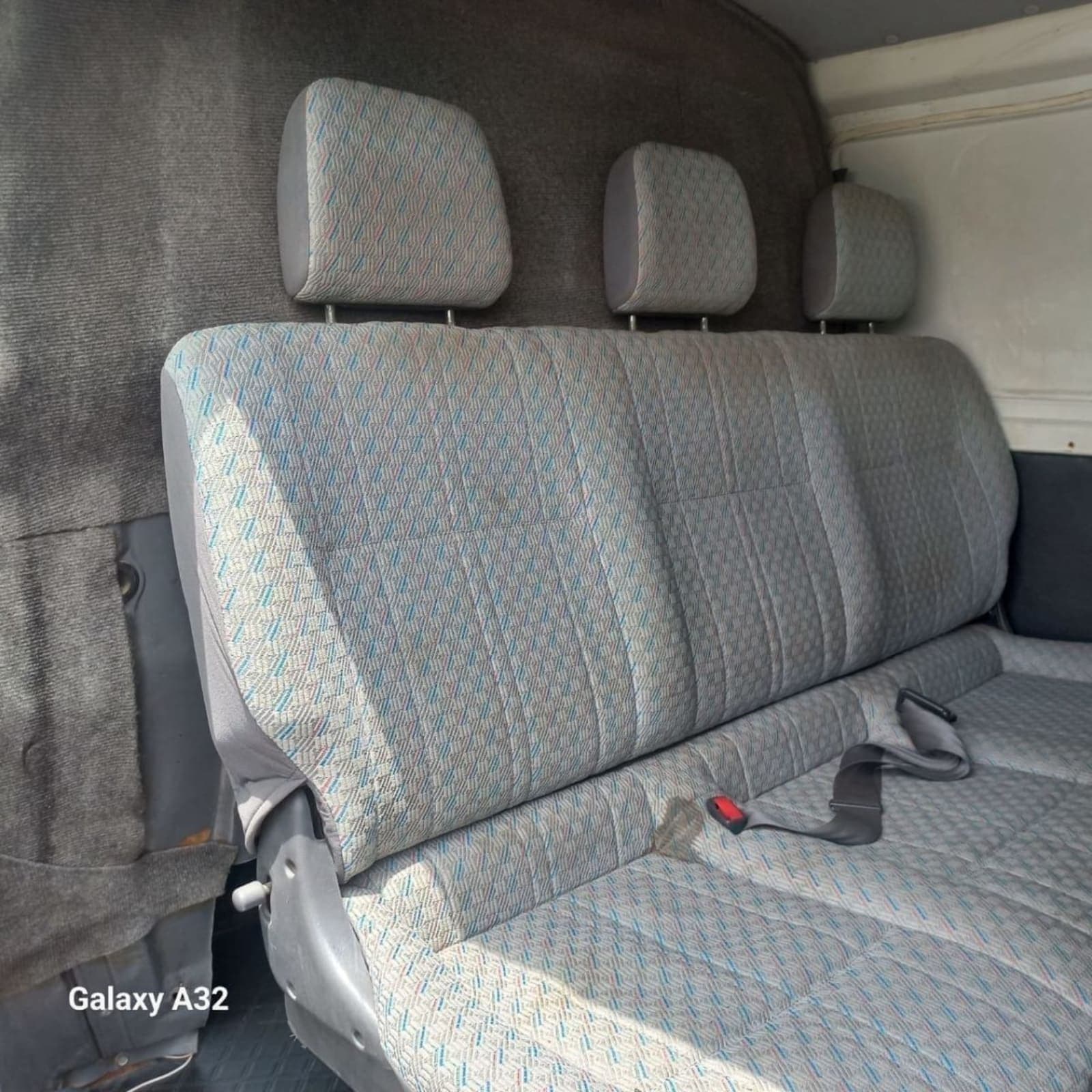 2005 Toyota HIACE D4D — photo 2