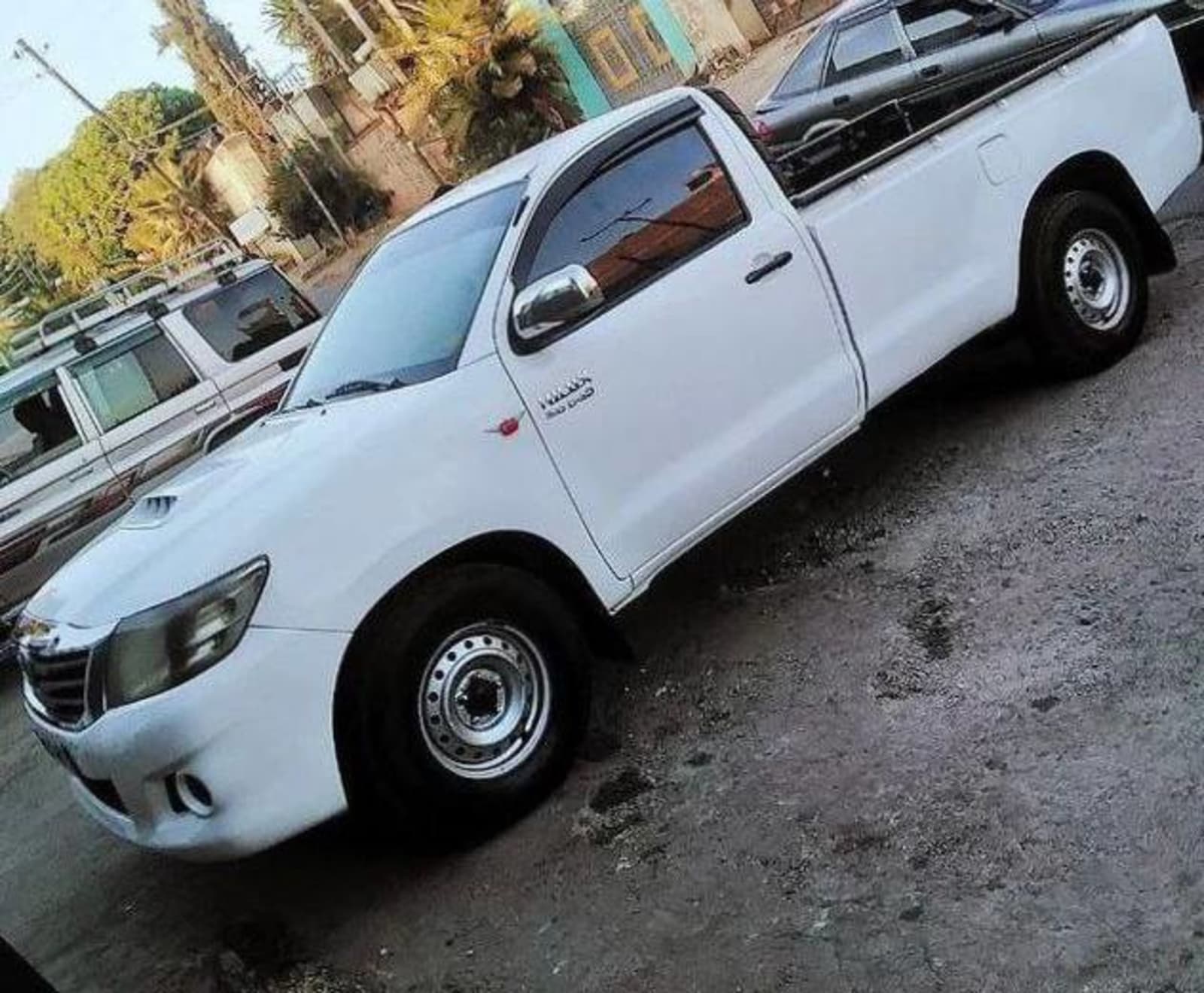 2011 Toyota Hilux โ photo 2
